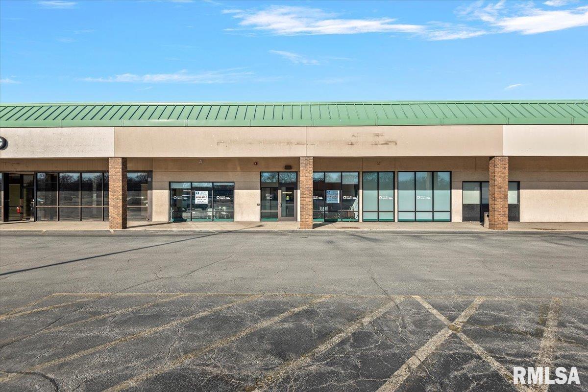 Photo 1 of 23 — 2345 S MACARTHUR Boulevard, Springfield, IL 62704