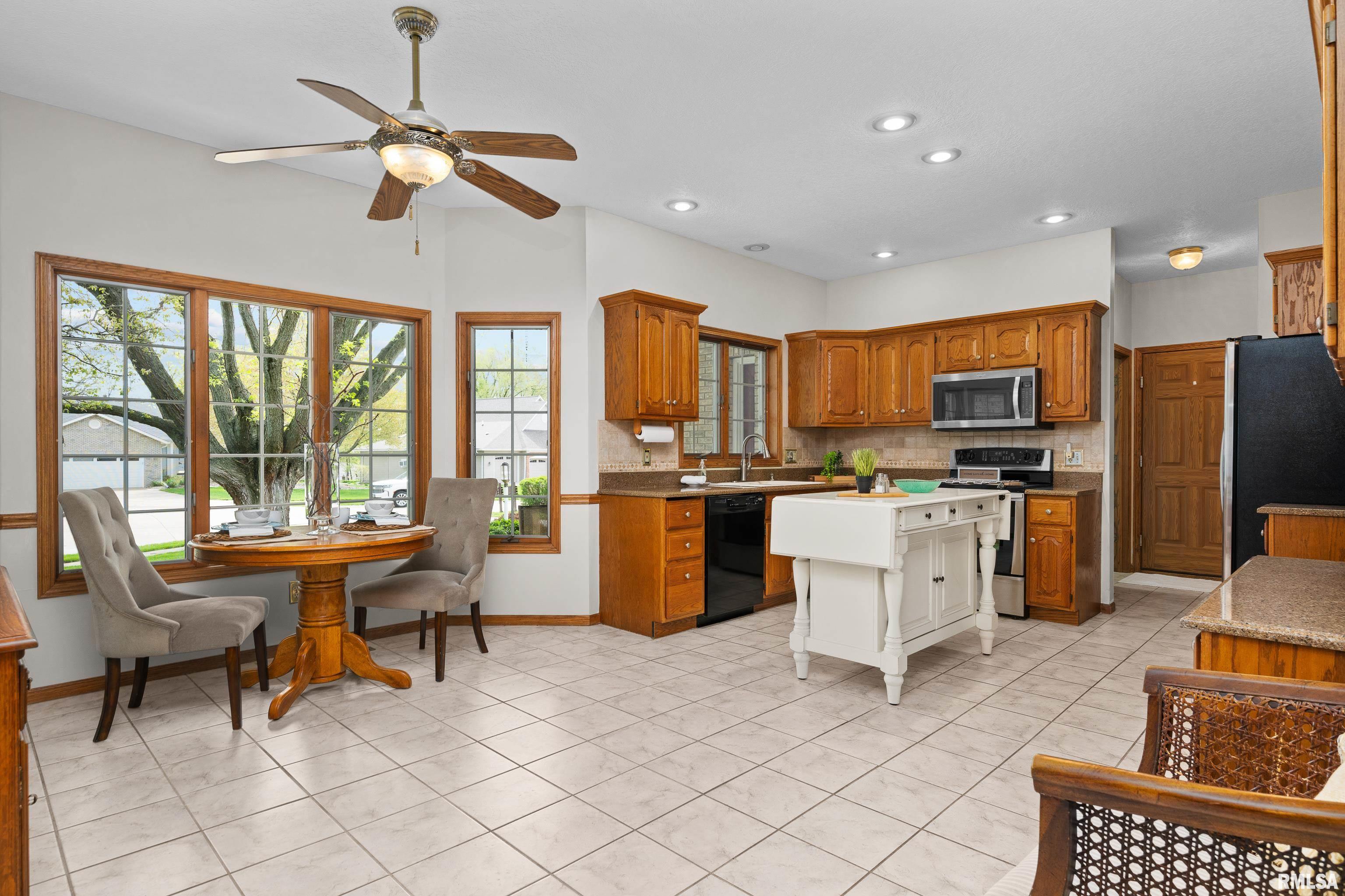 3232 Fernwood Court, Davenport, Iowa image 11