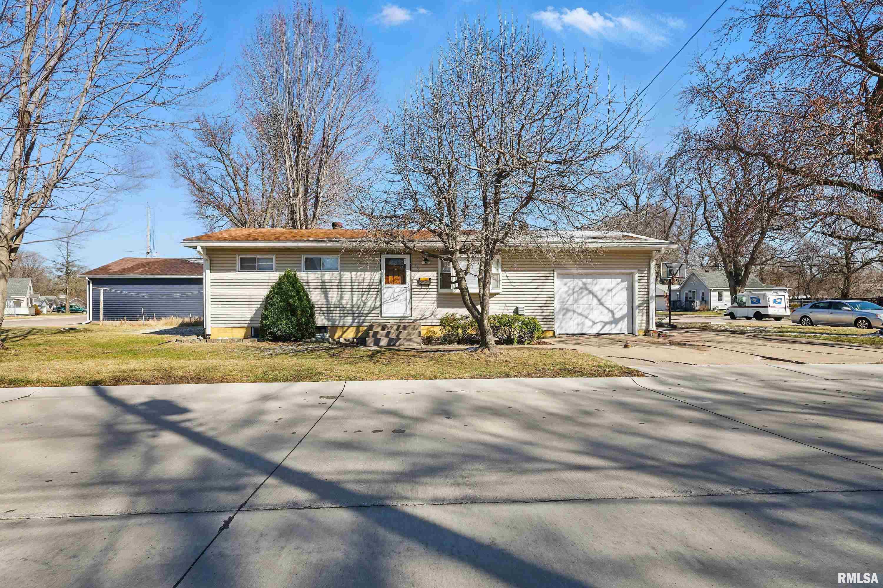 105 27th Avenue, East Moline, Illinois image 2