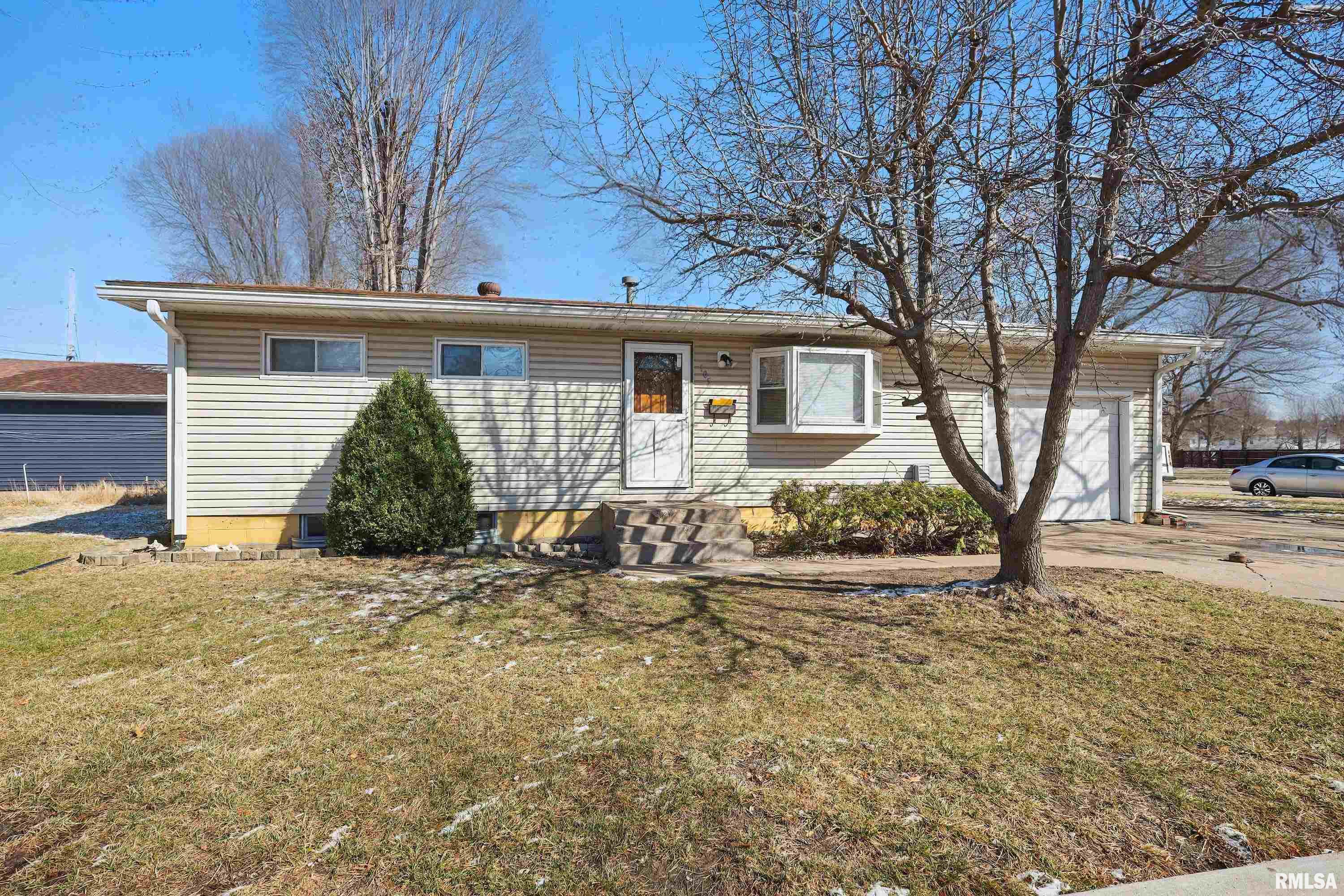 105 27th Avenue, East Moline, Illinois image 1