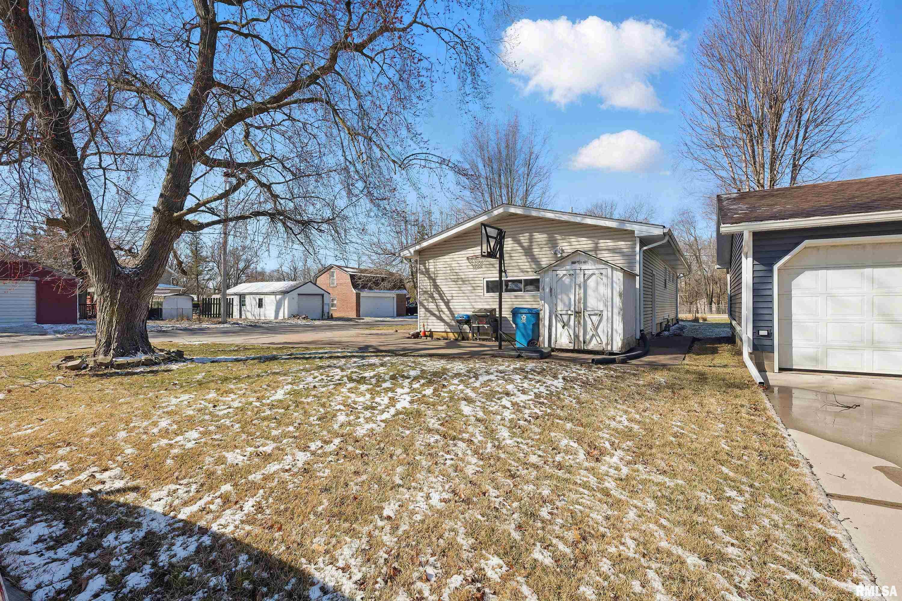 105 27th Avenue, East Moline, Illinois image 3