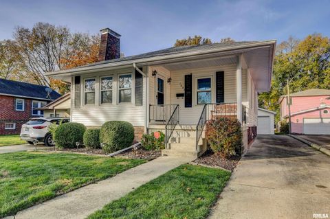 Photo of 1833 S DOUGLAS Avenue, Springfield, IL 62704 (MLS # CA1043396)