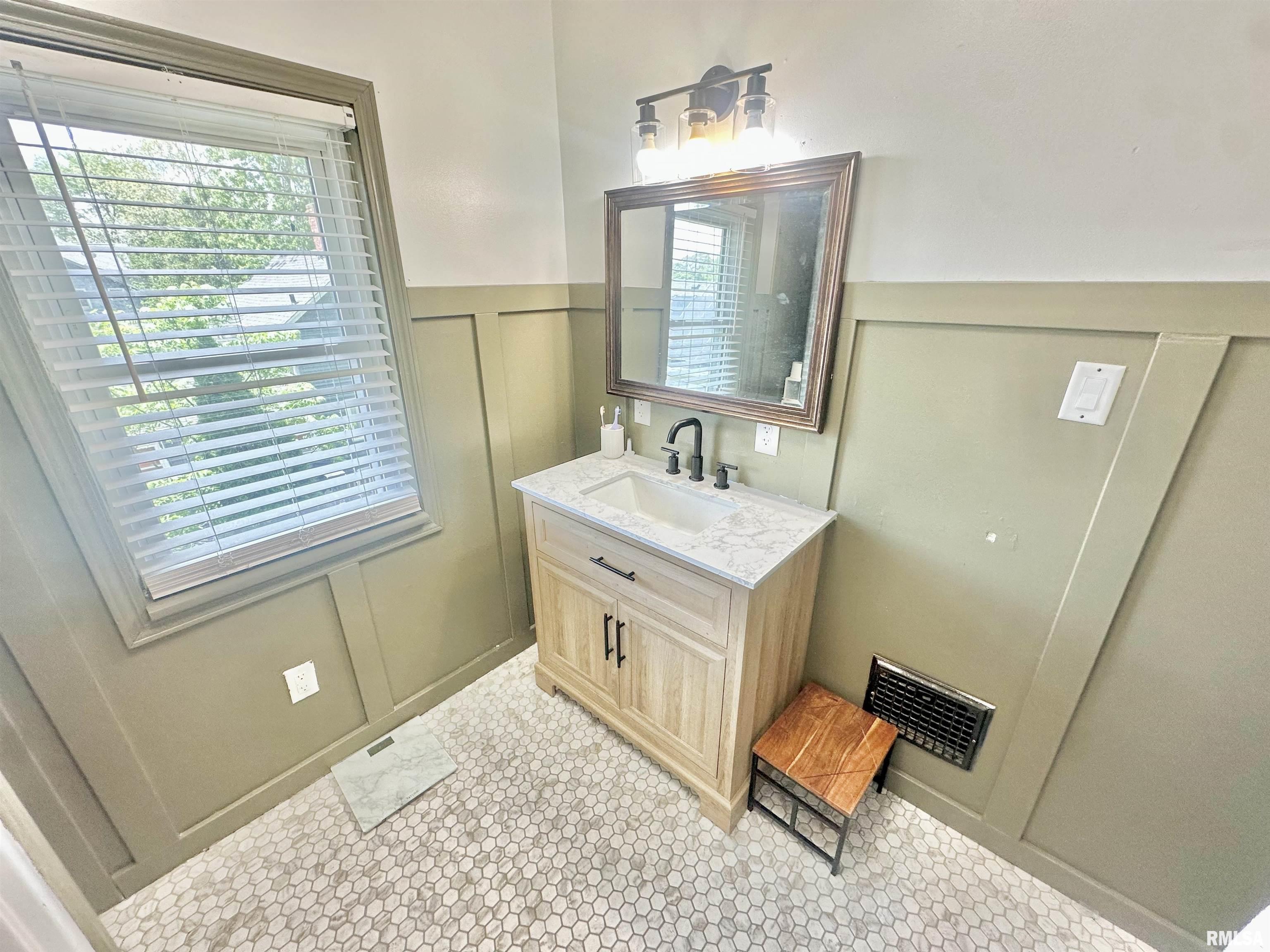 303 N Swarts Street, Abingdon, Illinois image 25