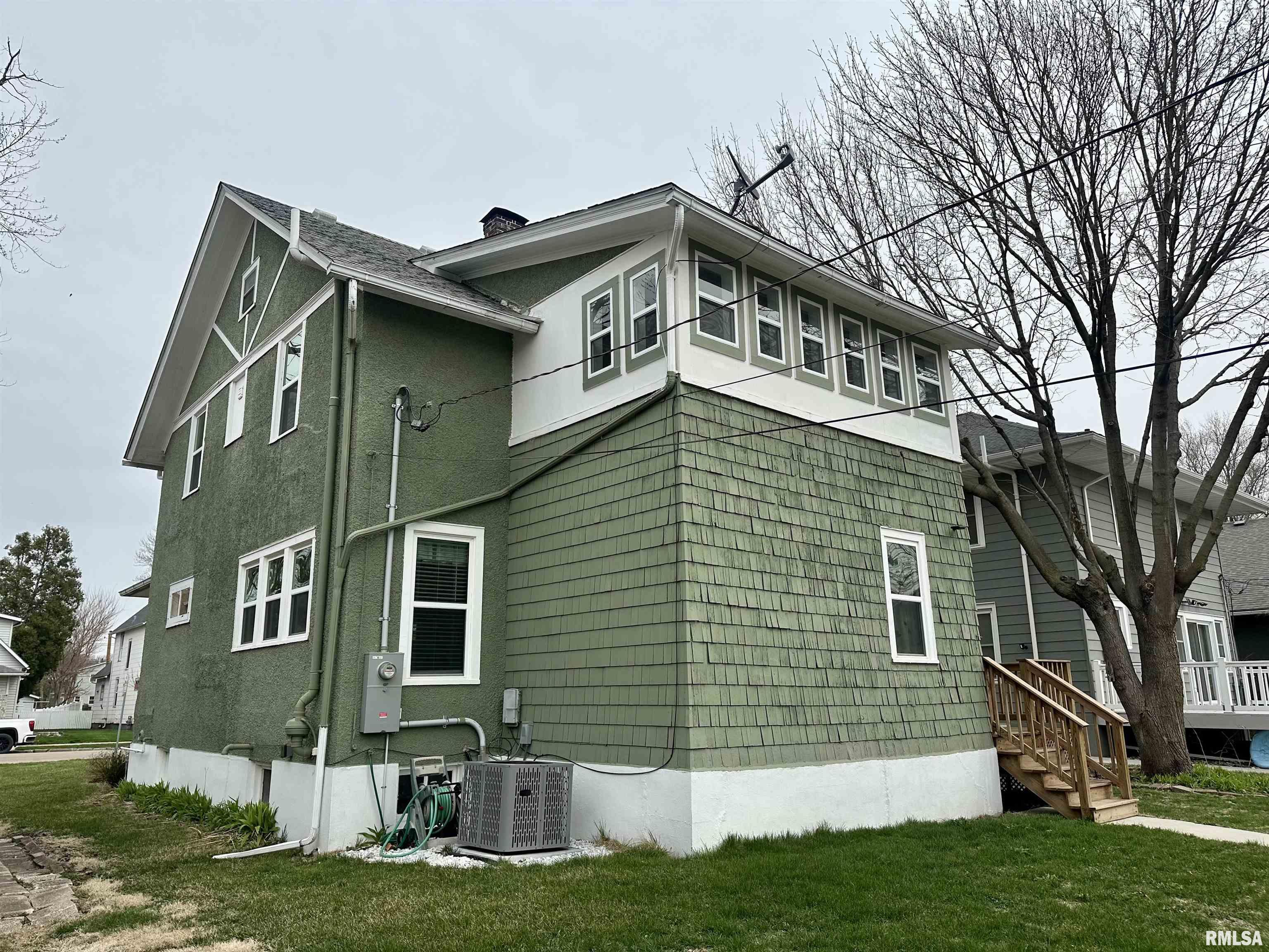 811 7th Avenue South, Clinton, Iowa image 3