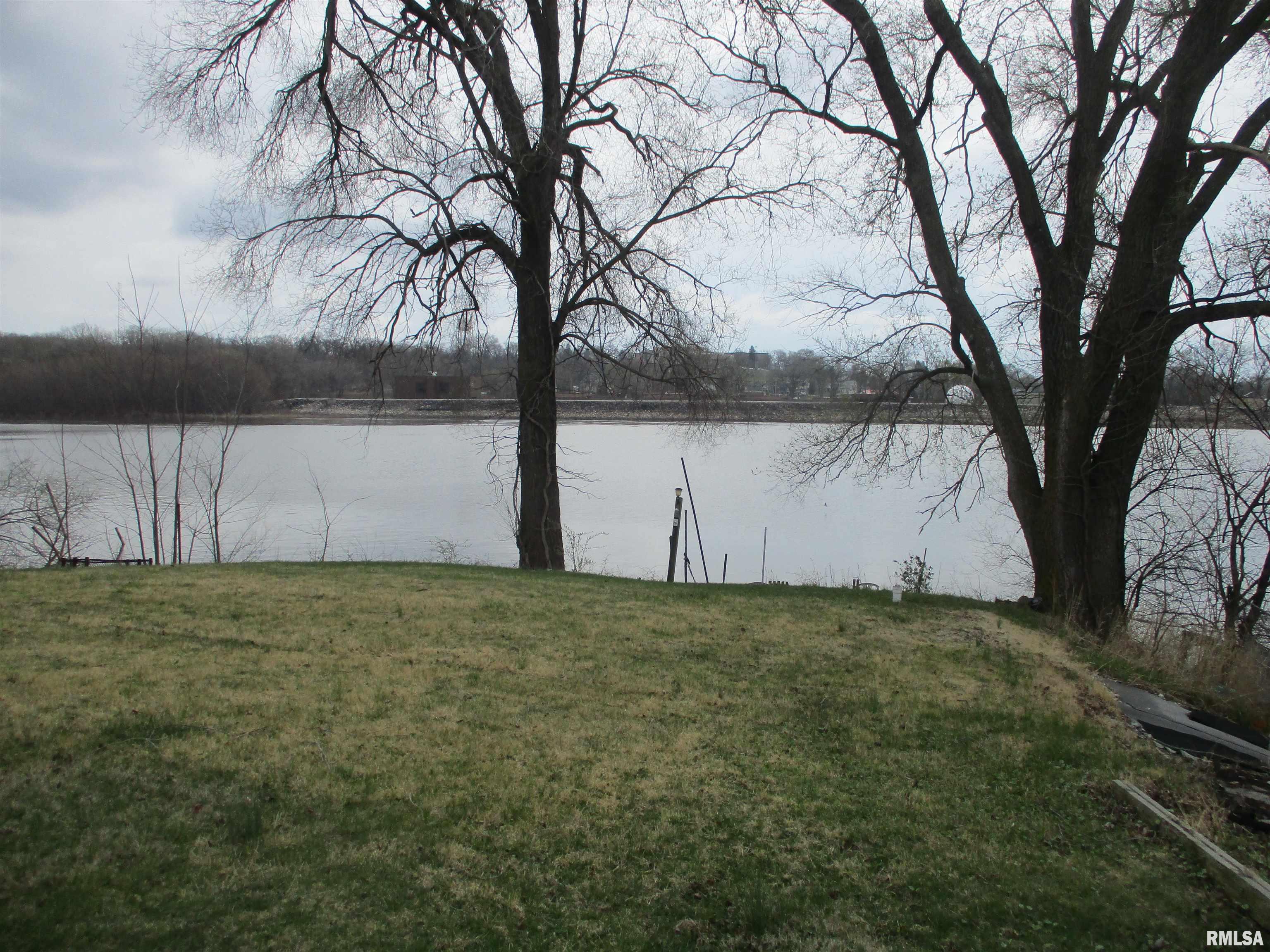 530 Island Avenue, East Moline, Illinois image 19