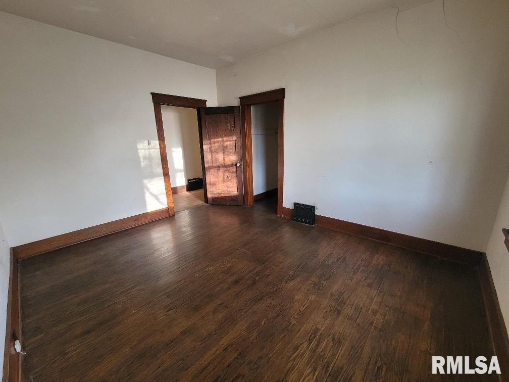 211 W Matthew Street, Sesser, Illinois image 28
