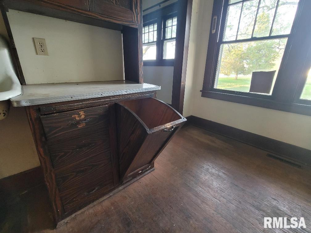211 W Matthew Street, Sesser, Illinois image 15