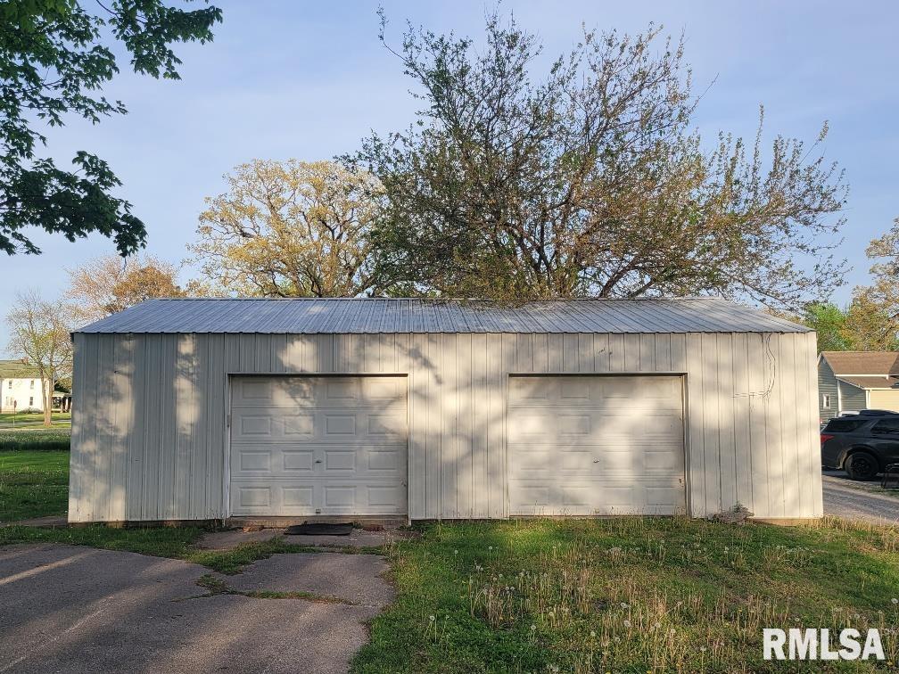 211 W Matthew Street, Sesser, Illinois image 6