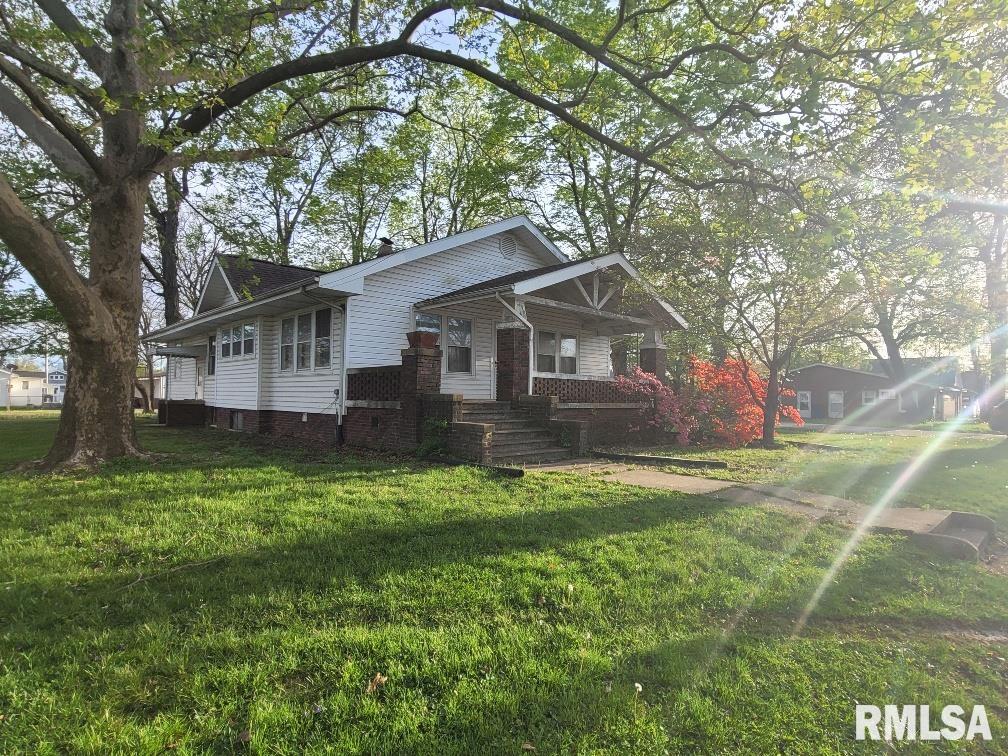 211 W Matthew Street, Sesser, Illinois image 40