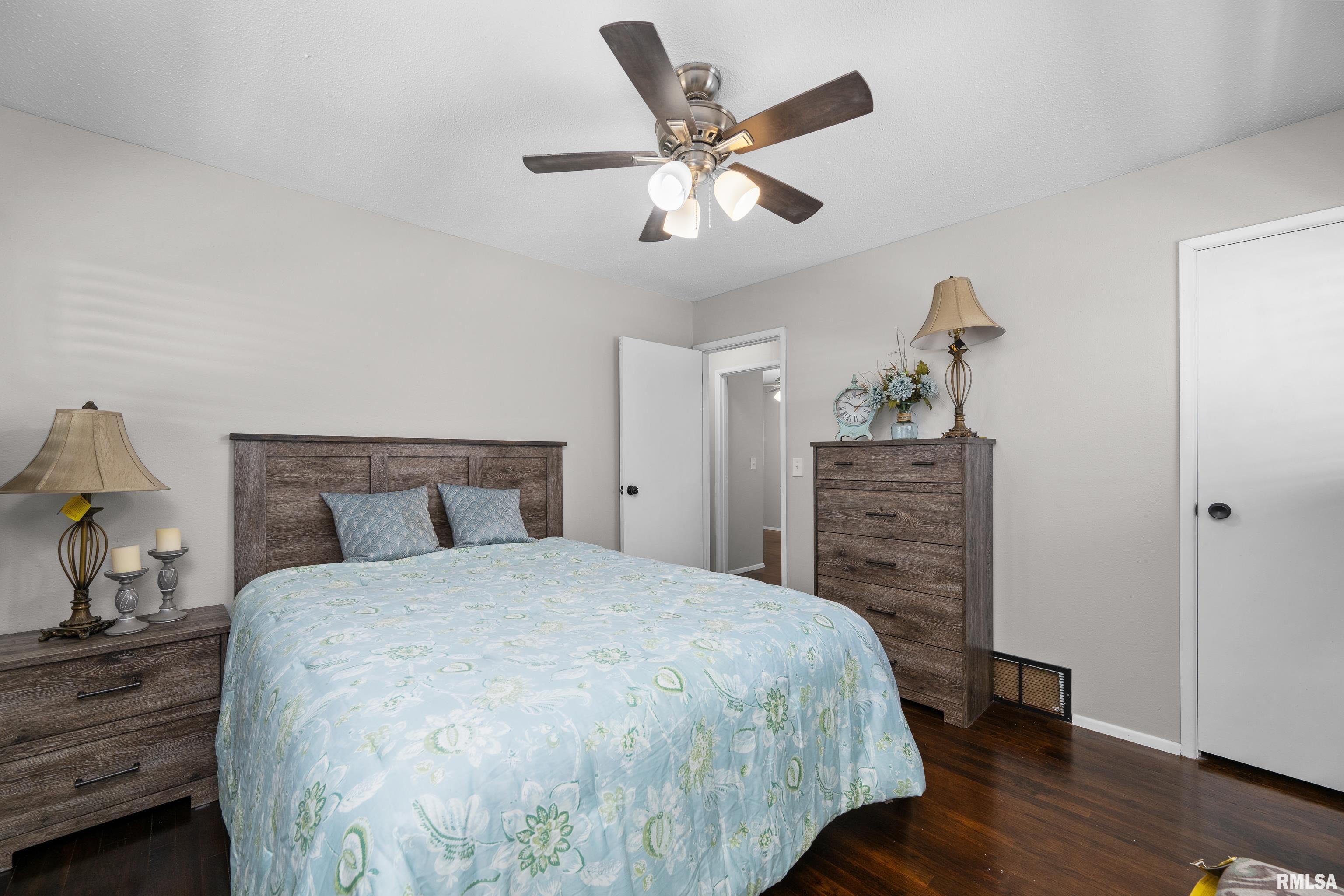 917 Wisconsin Street, Le Claire, Iowa image 13