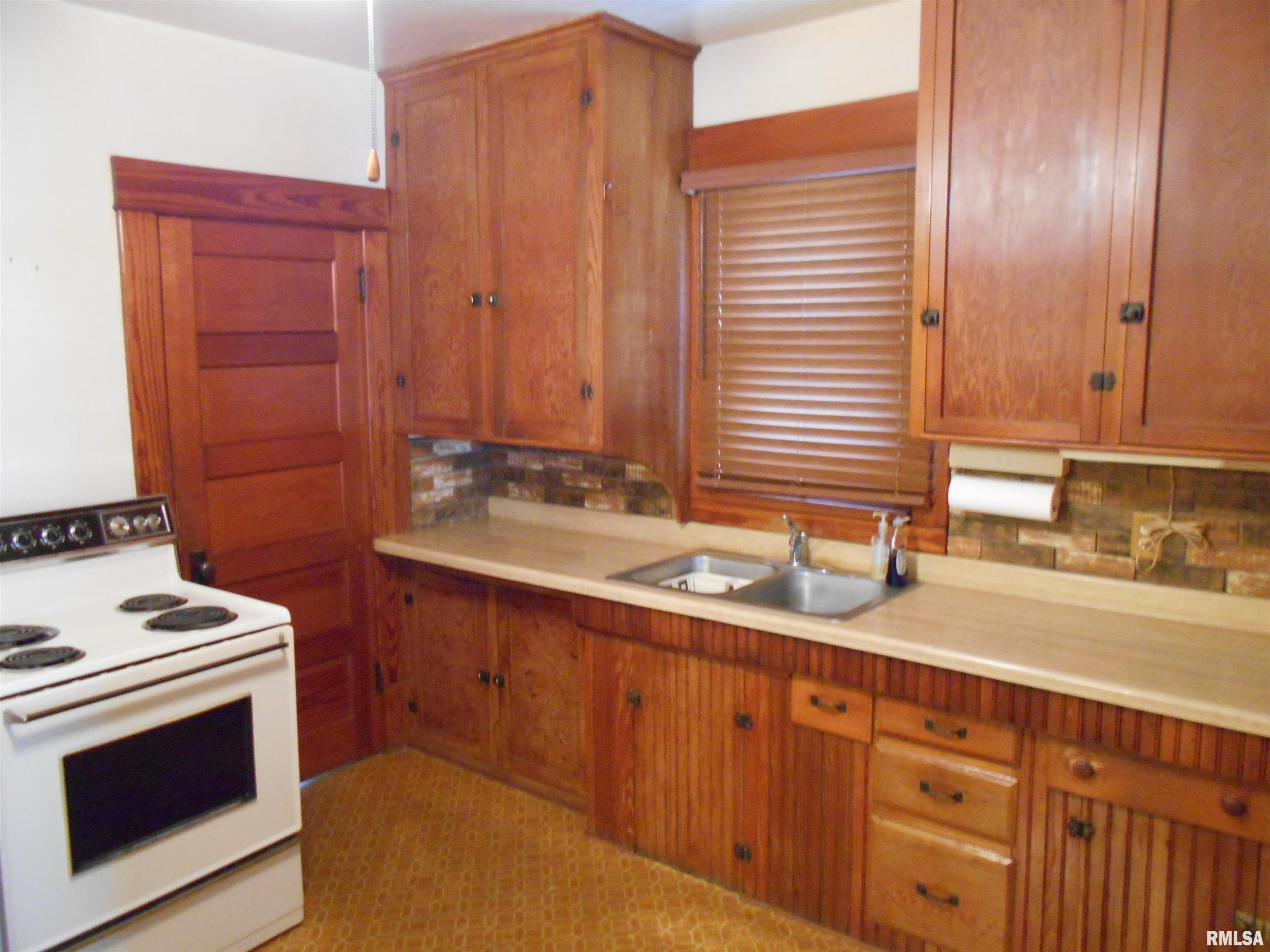 401 E Wood Street, Avon, Illinois image 7