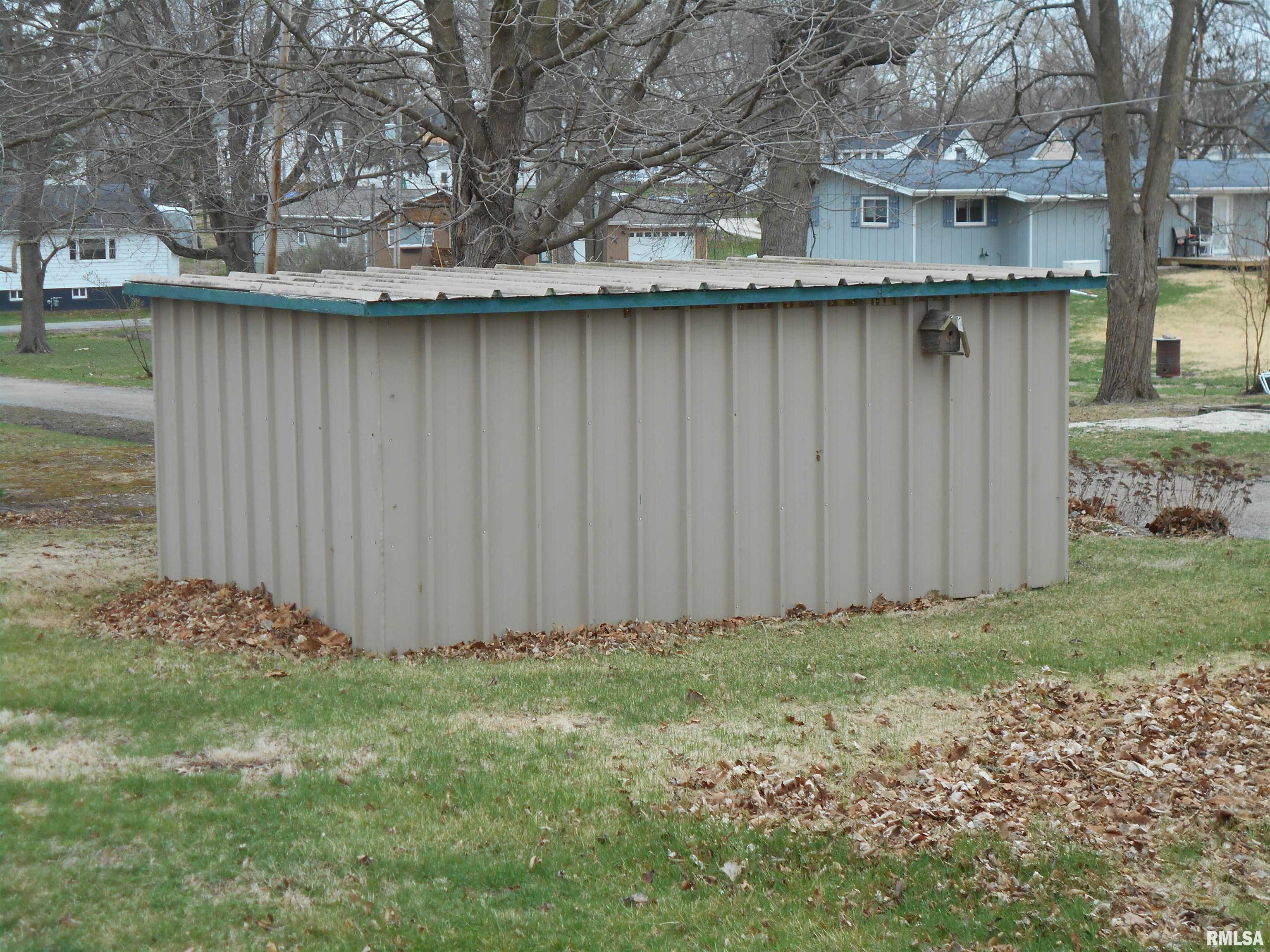 401 E Wood Street, Avon, Illinois image 17