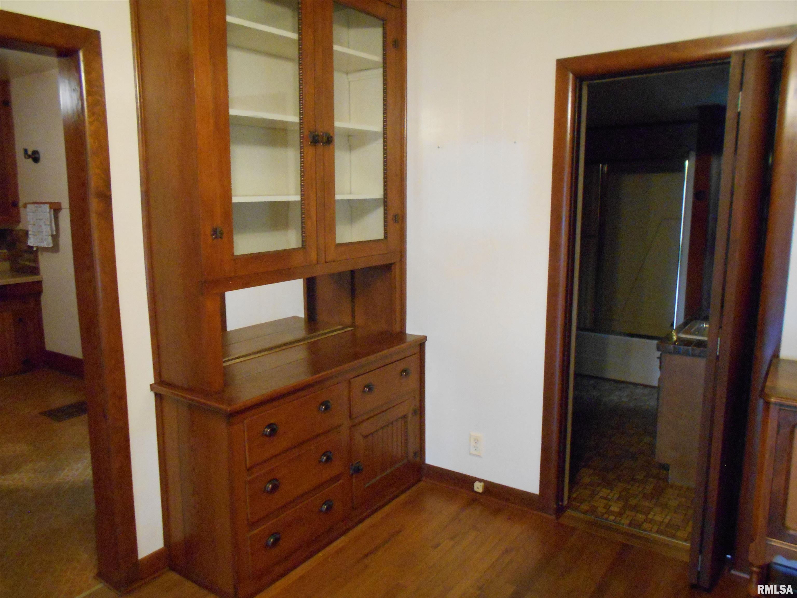 401 E Wood Street, Avon, Illinois image 10