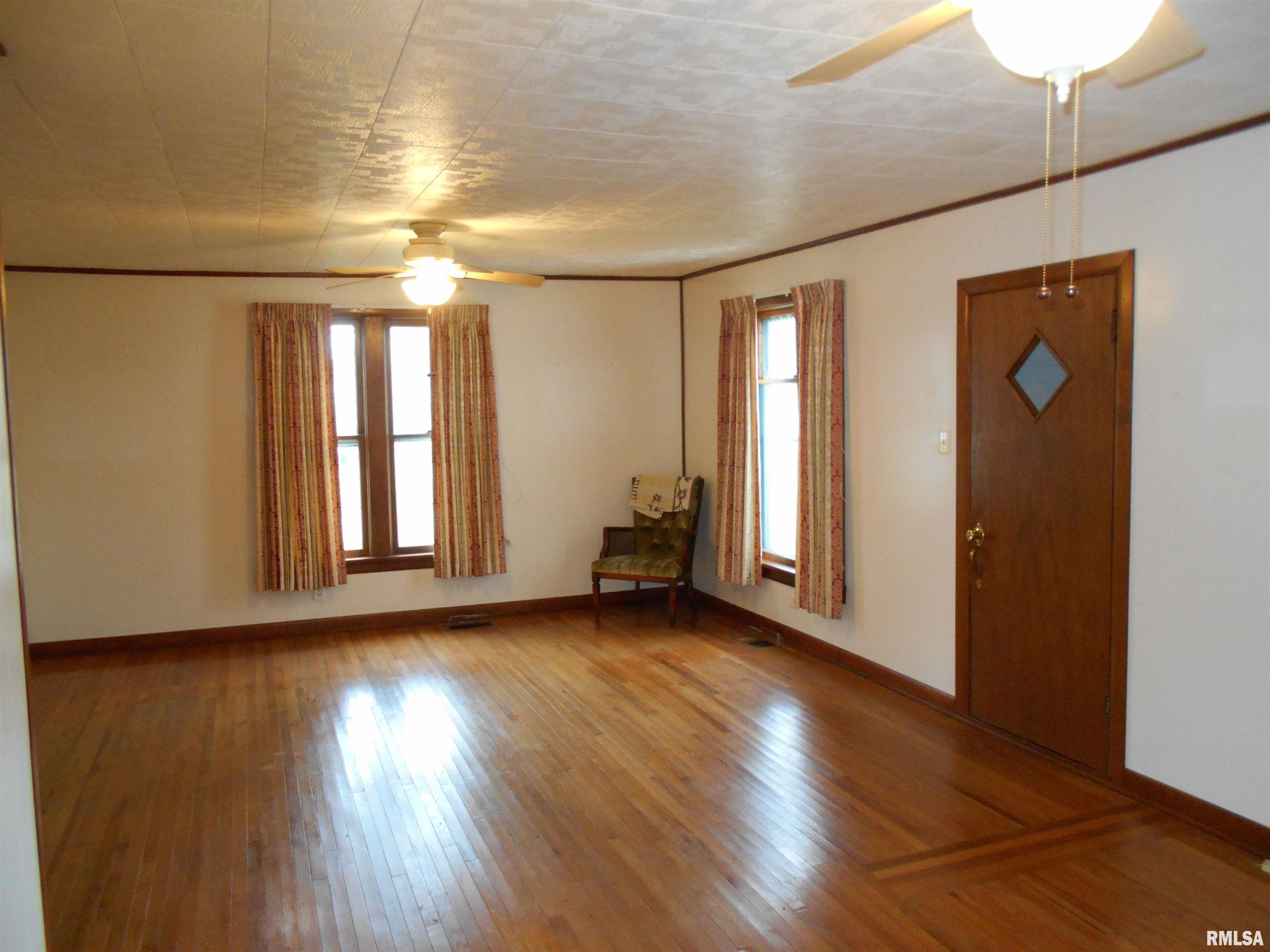 401 E Wood Street, Avon, Illinois image 5