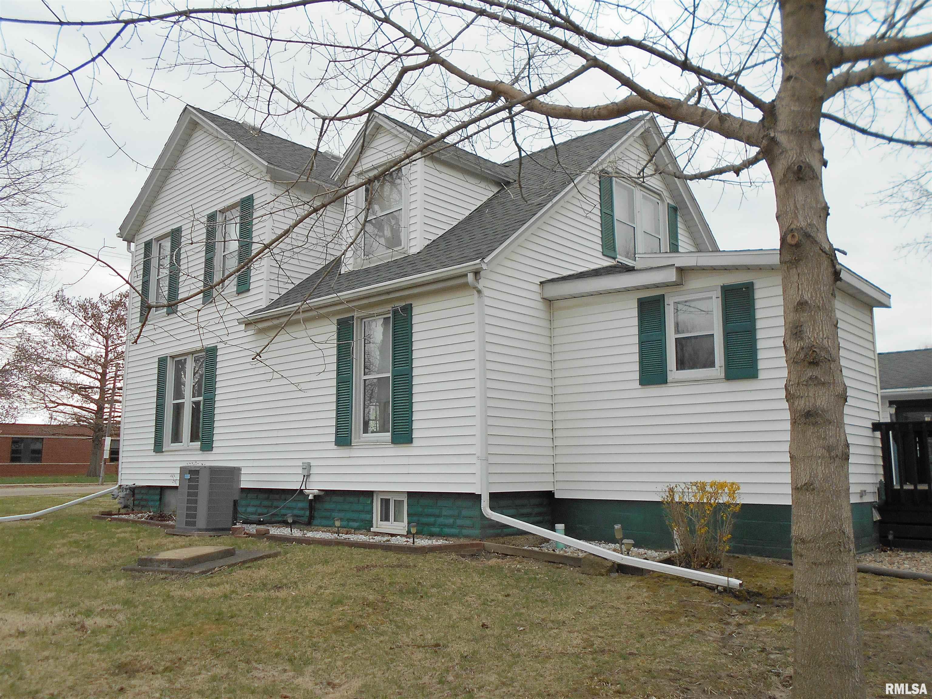 401 E Wood Street, Avon, Illinois image 4