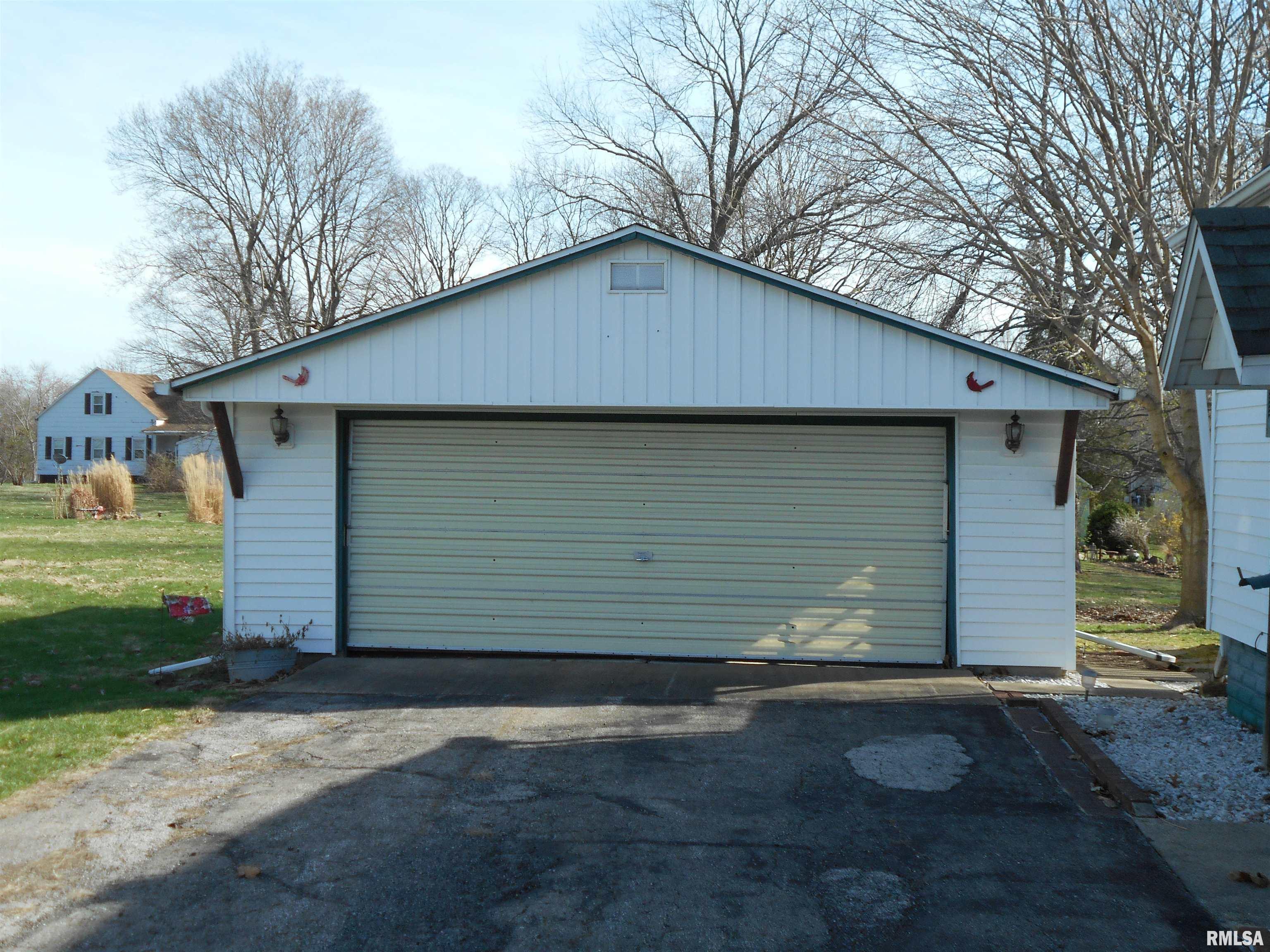401 E Wood Street, Avon, Illinois image 16