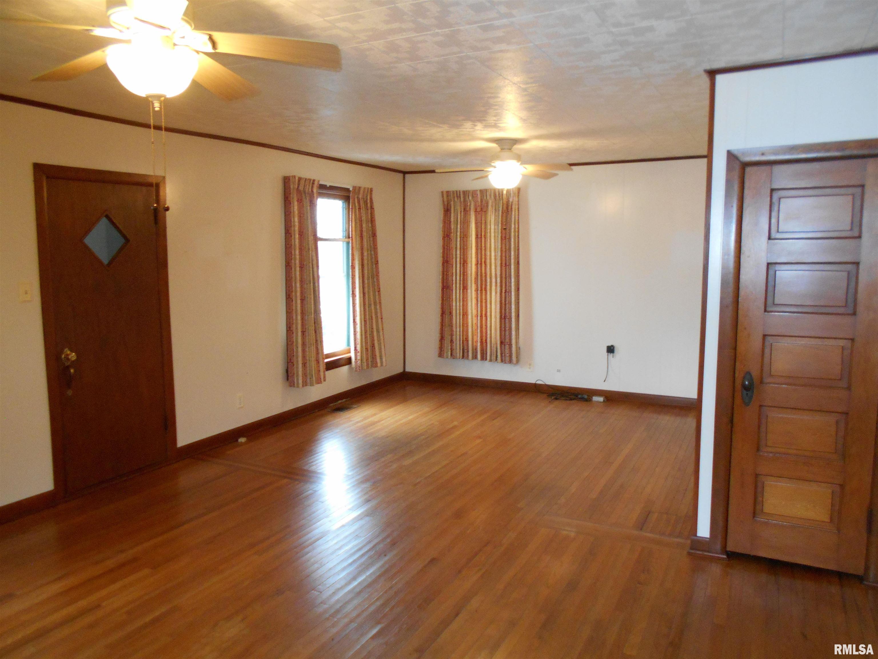 401 E Wood Street, Avon, Illinois image 8