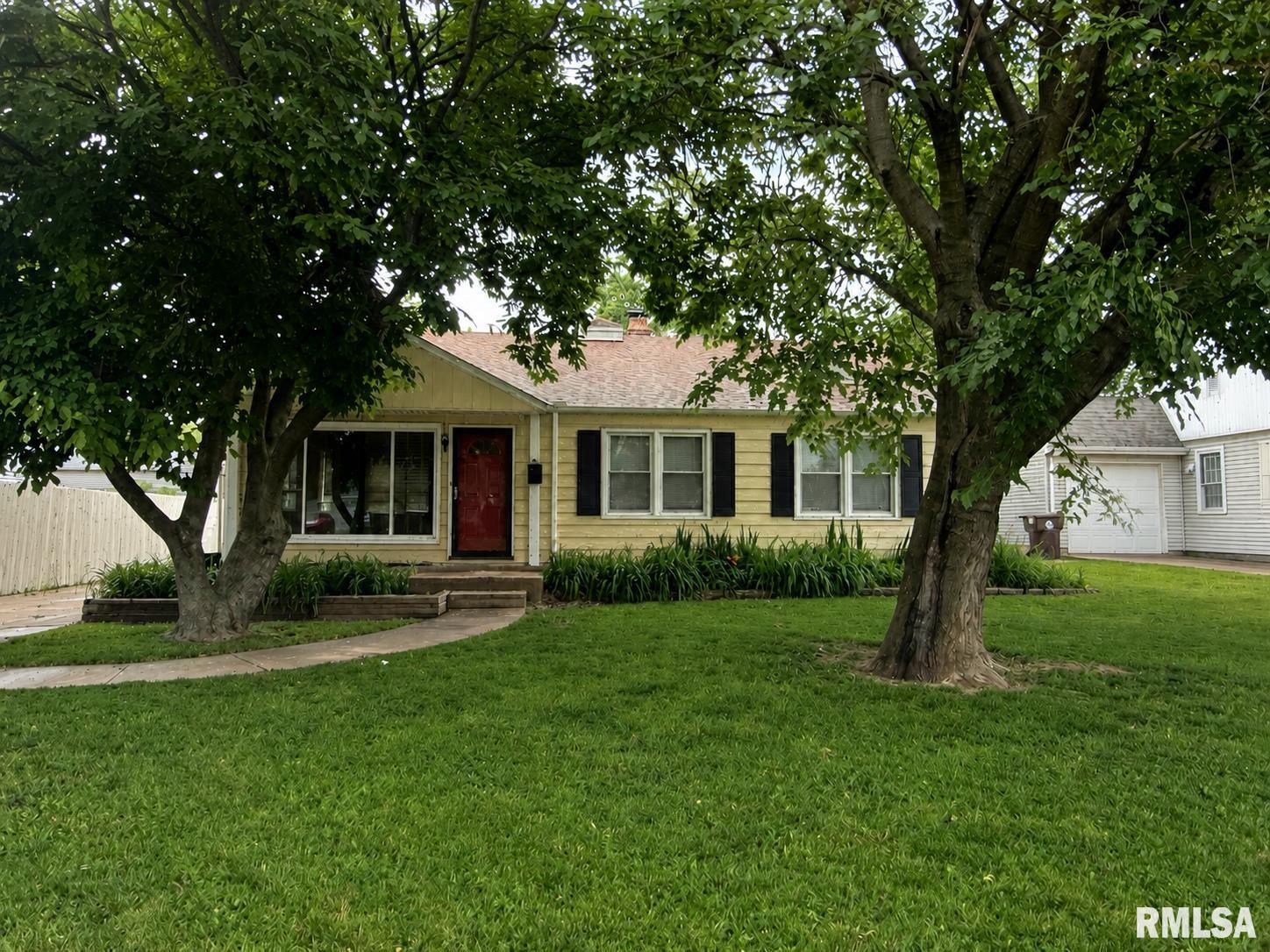 Photo 1 of 17 — 1011 E TRIPP Avenue, Peoria, IL 61603