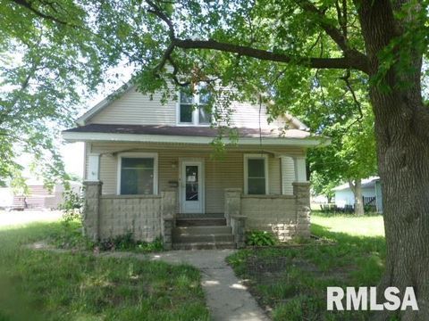 Homes For Sale - 121 E Fortune Street<br/> Virden, IL 62690