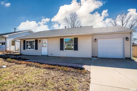 Homes For Sale - 207 Rosewood Drive<br/> Tazewell County, Washington, IL 61571