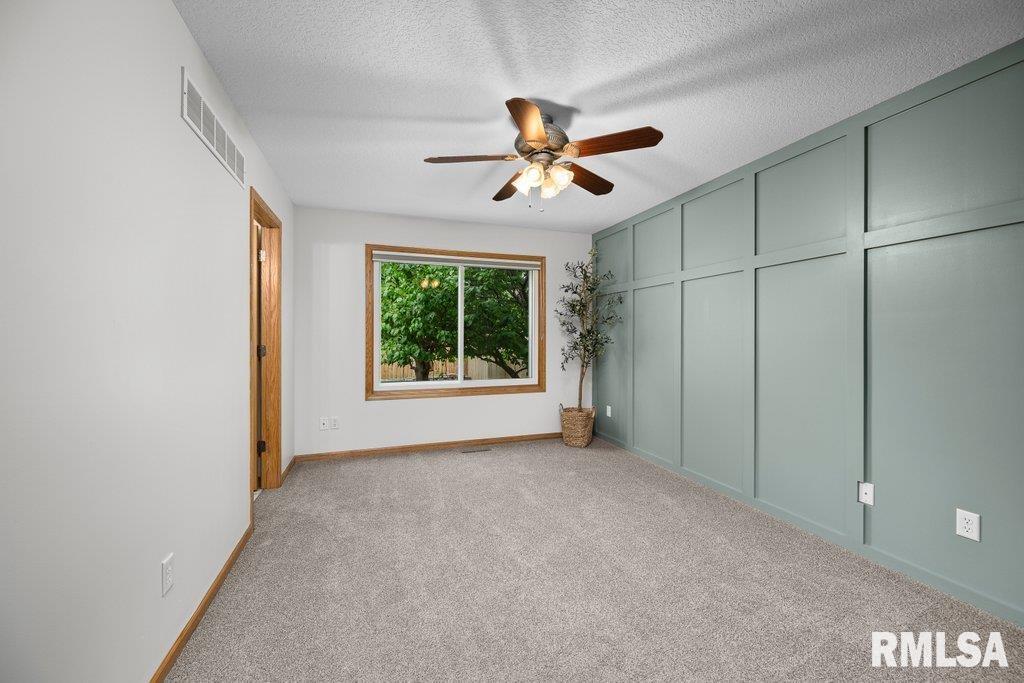 5528 Gaines Street, Davenport, Iowa image 17