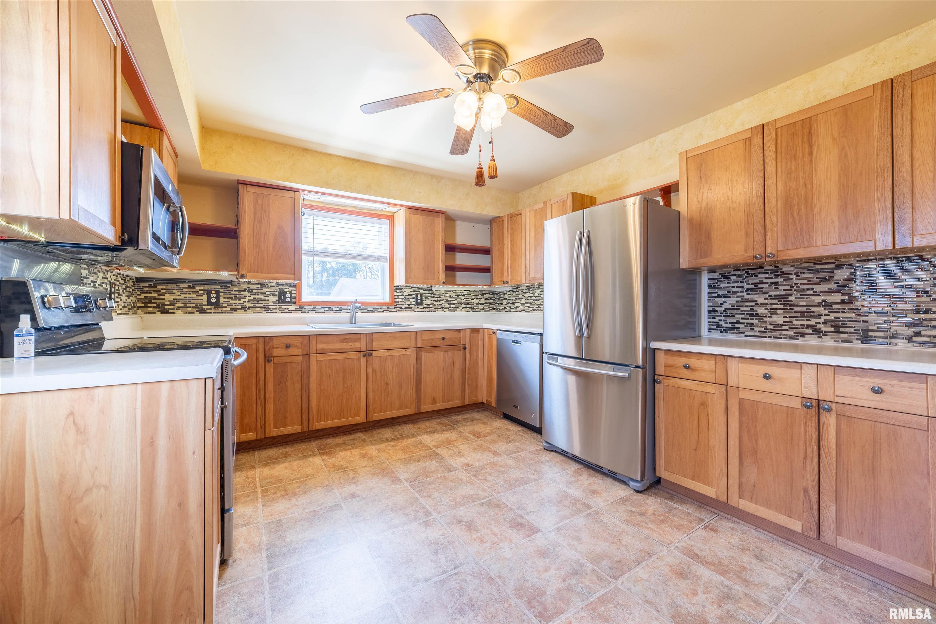 828 Spruce Street, Quincy, Illinois image 2