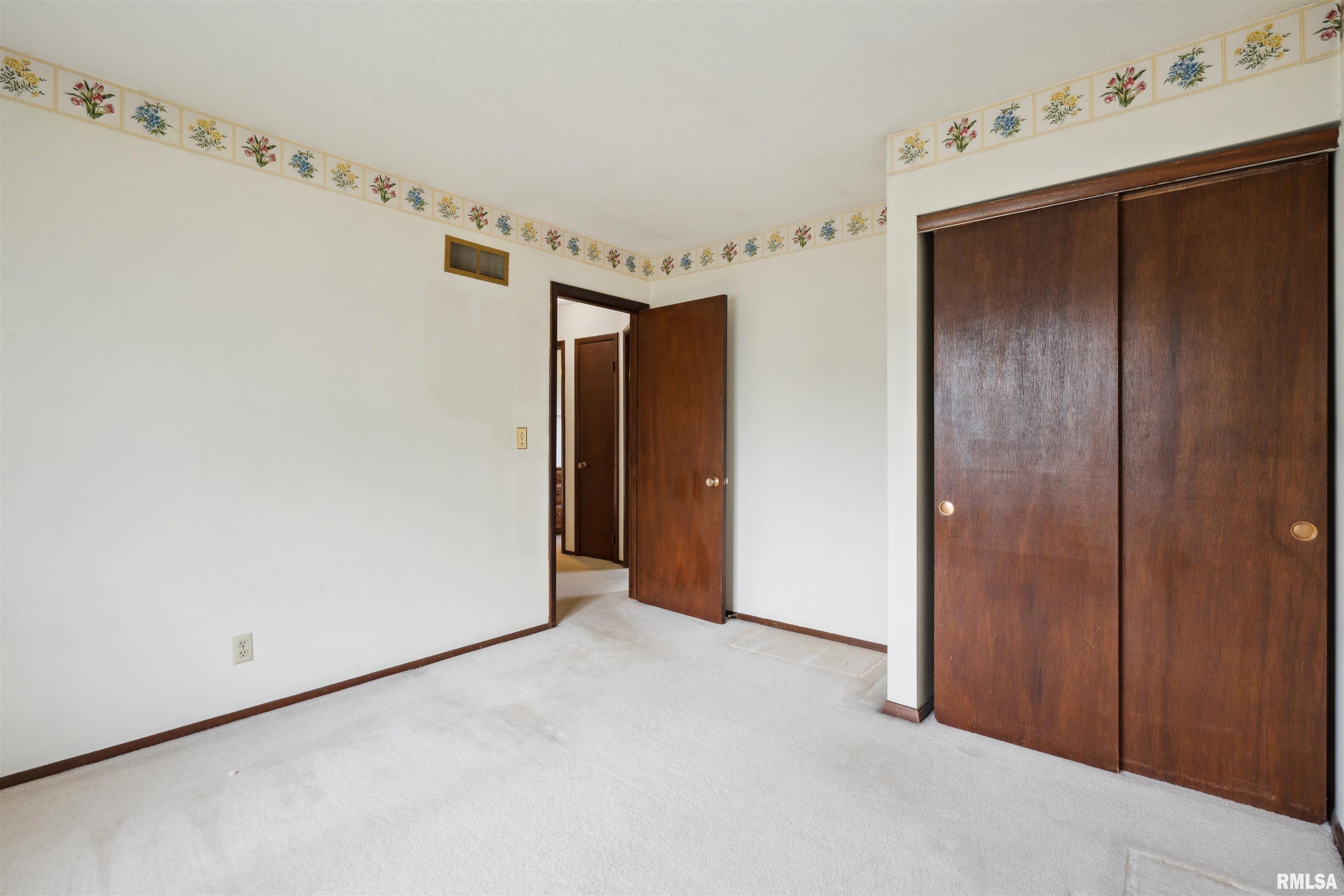 1918 Bristol Drive, Bettendorf, Iowa image 14