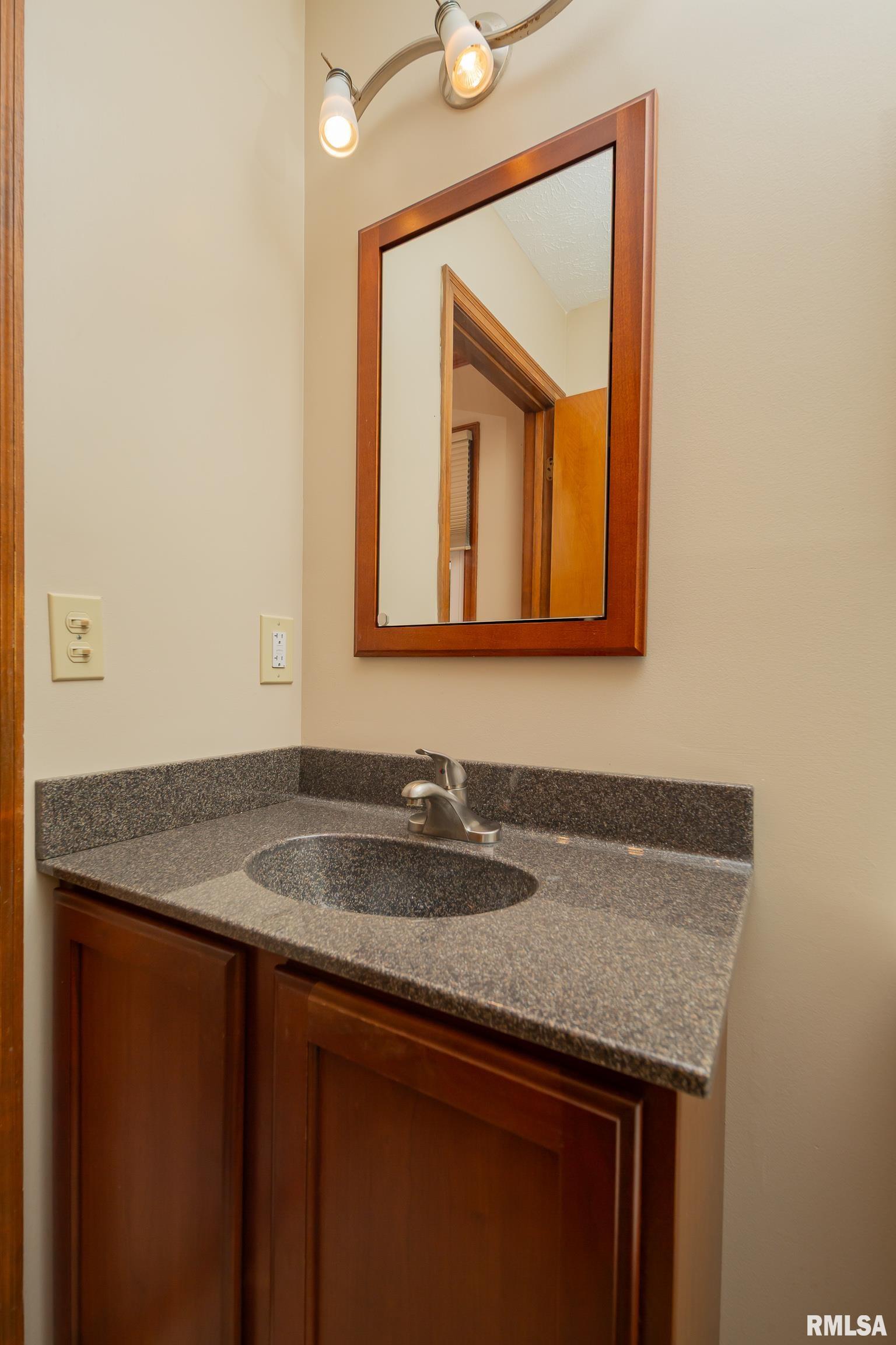 1425 W 48th Street, Davenport, Iowa image 24