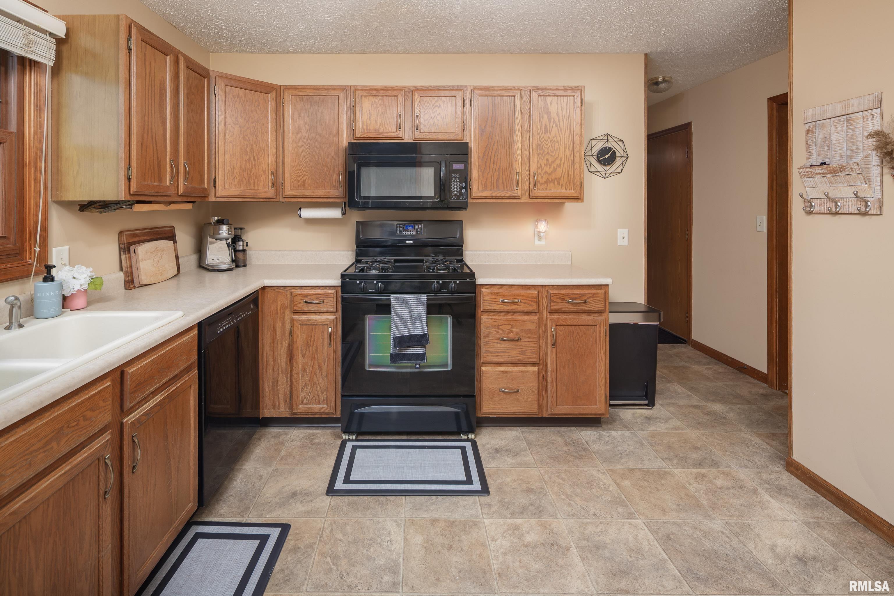 1425 W 48th Street, Davenport, Iowa image 8