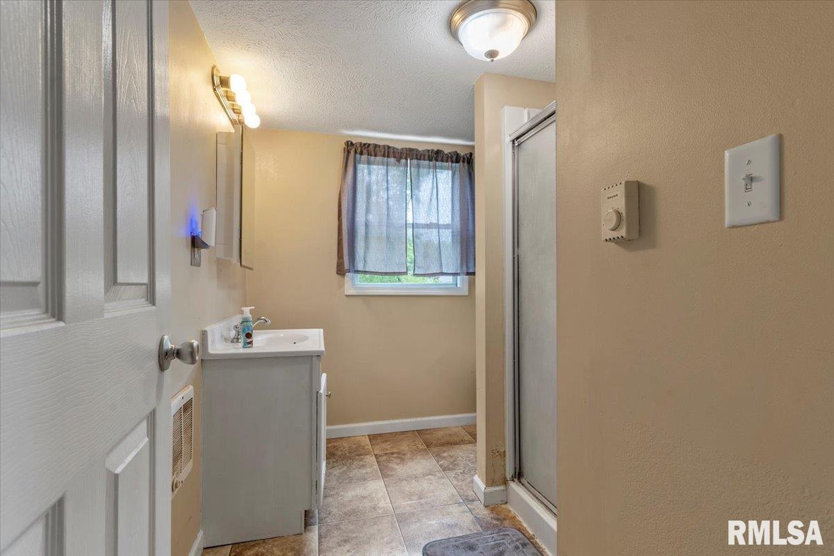805 E Kinzie Street, Riverton, Illinois image 20