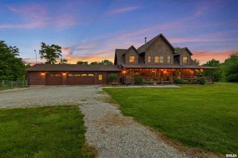 Homes For Sale - 19619 Kirkland Road<br/> Macoupin County, Carlinville, IL 62626
