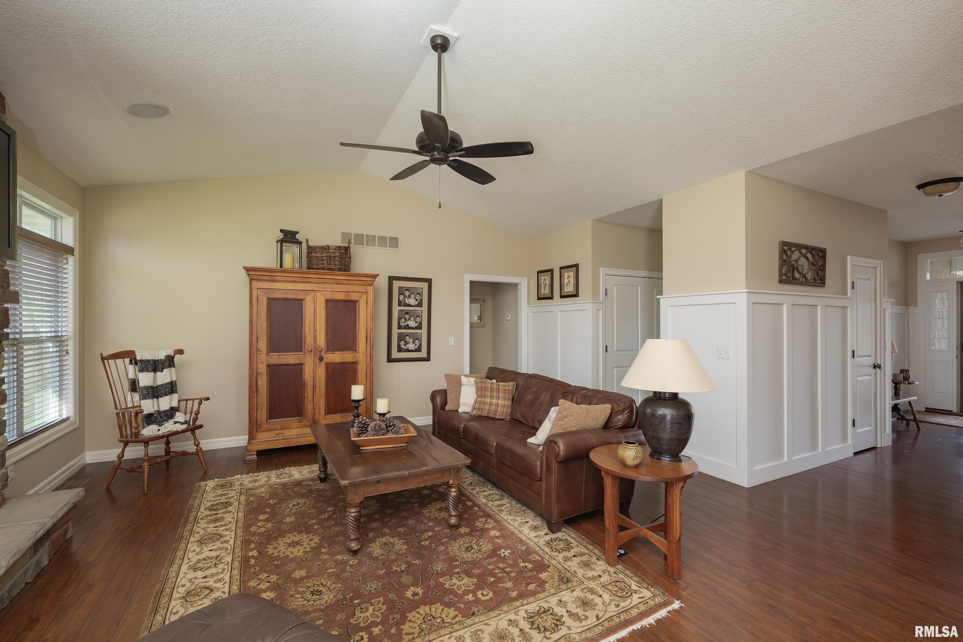 236 Meadowbrook Court, Geneseo, Illinois image 4
