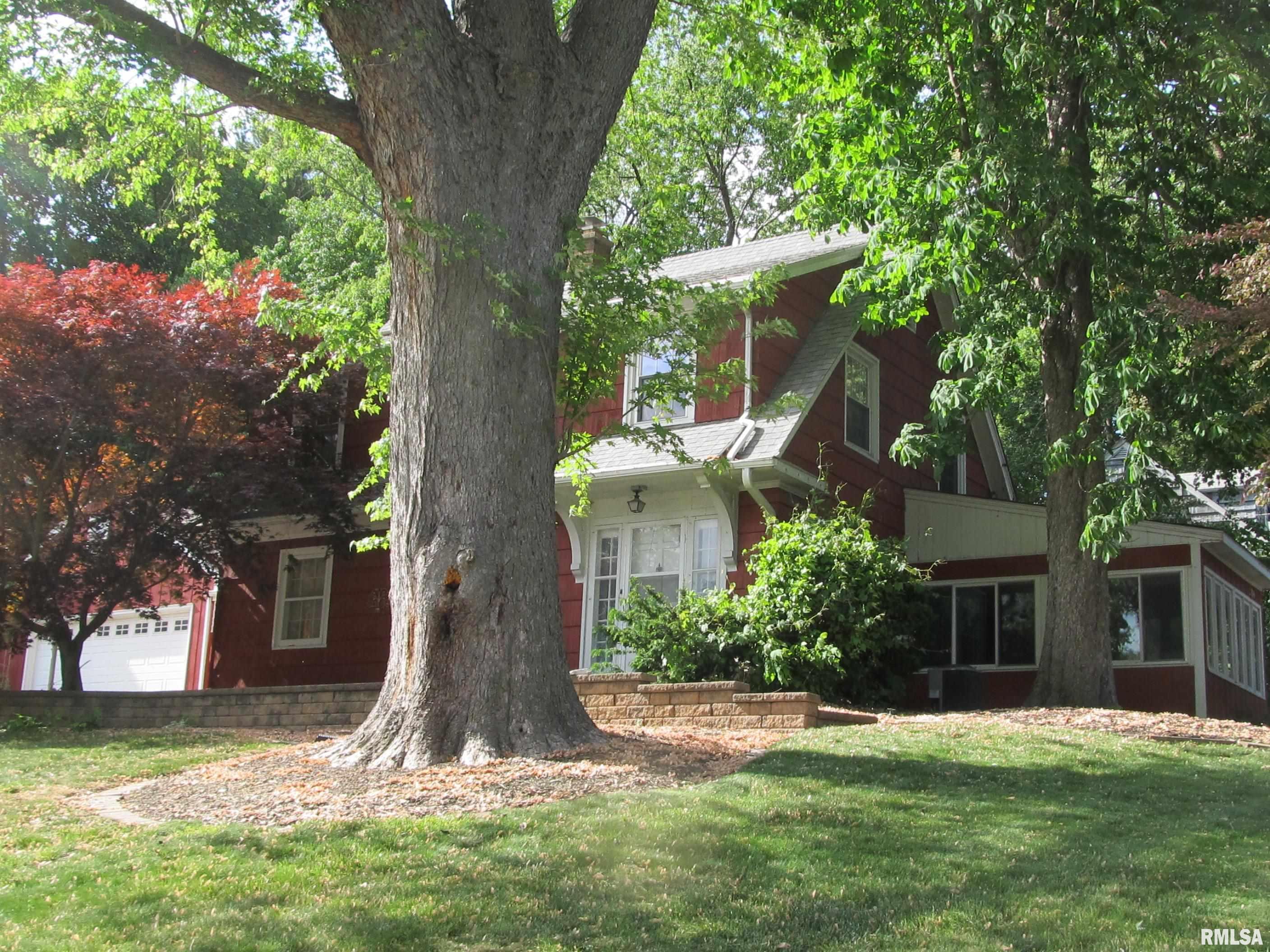 204 Greenwood Avenue, Bettendorf, Iowa image 2
