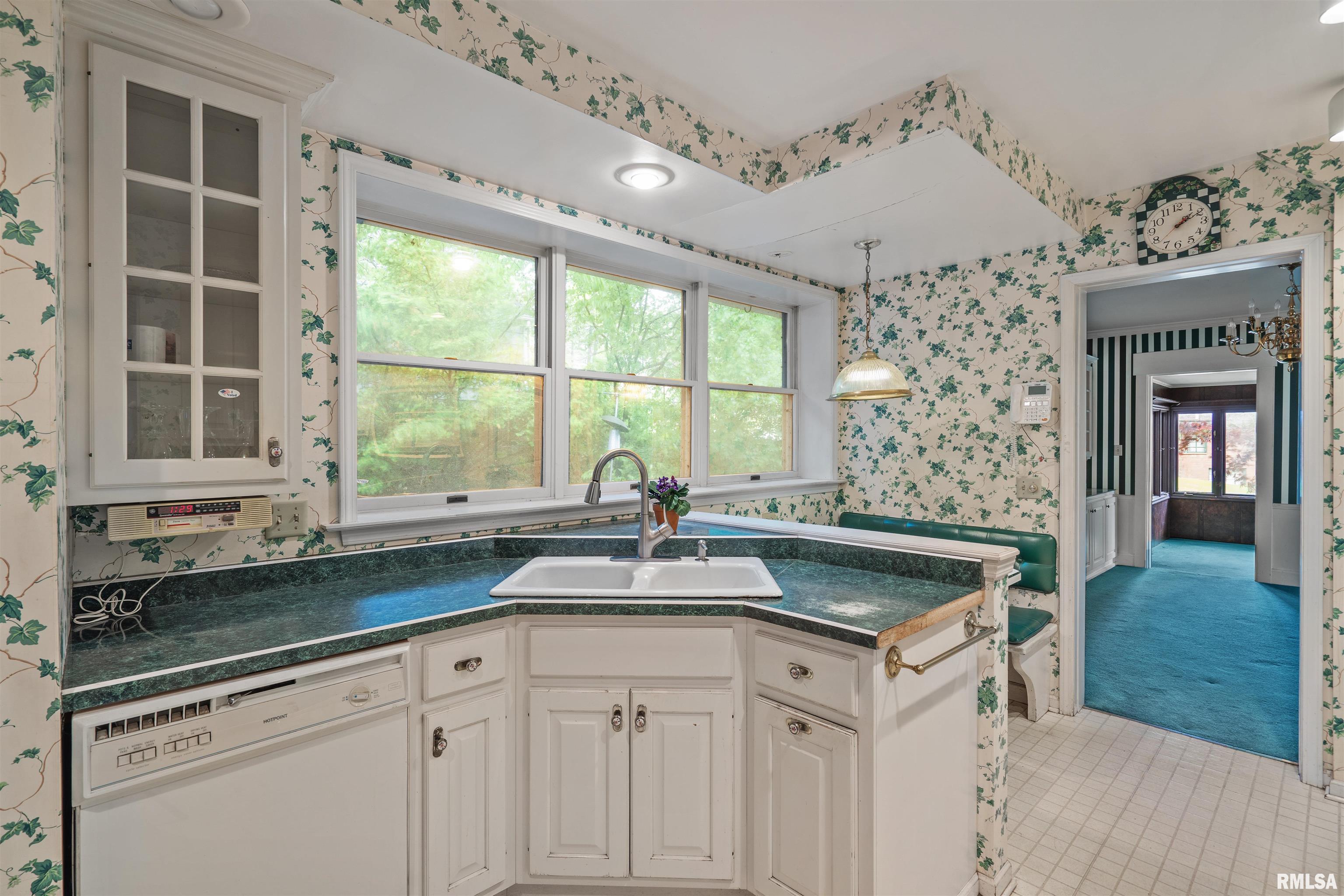 204 Greenwood Avenue, Bettendorf, Iowa image 12