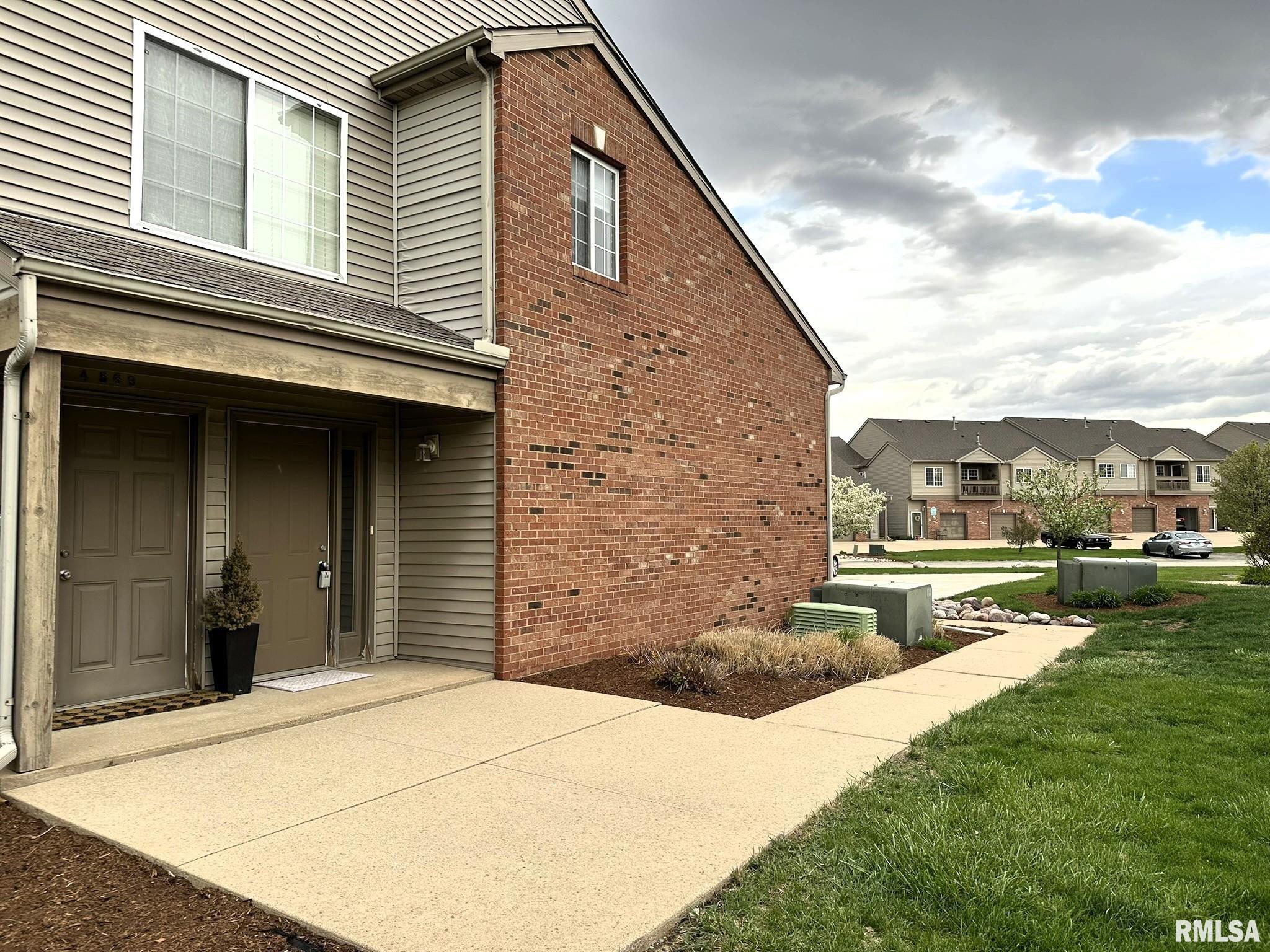 4571 N Thornhill Drive, Peoria, Illinois image 6