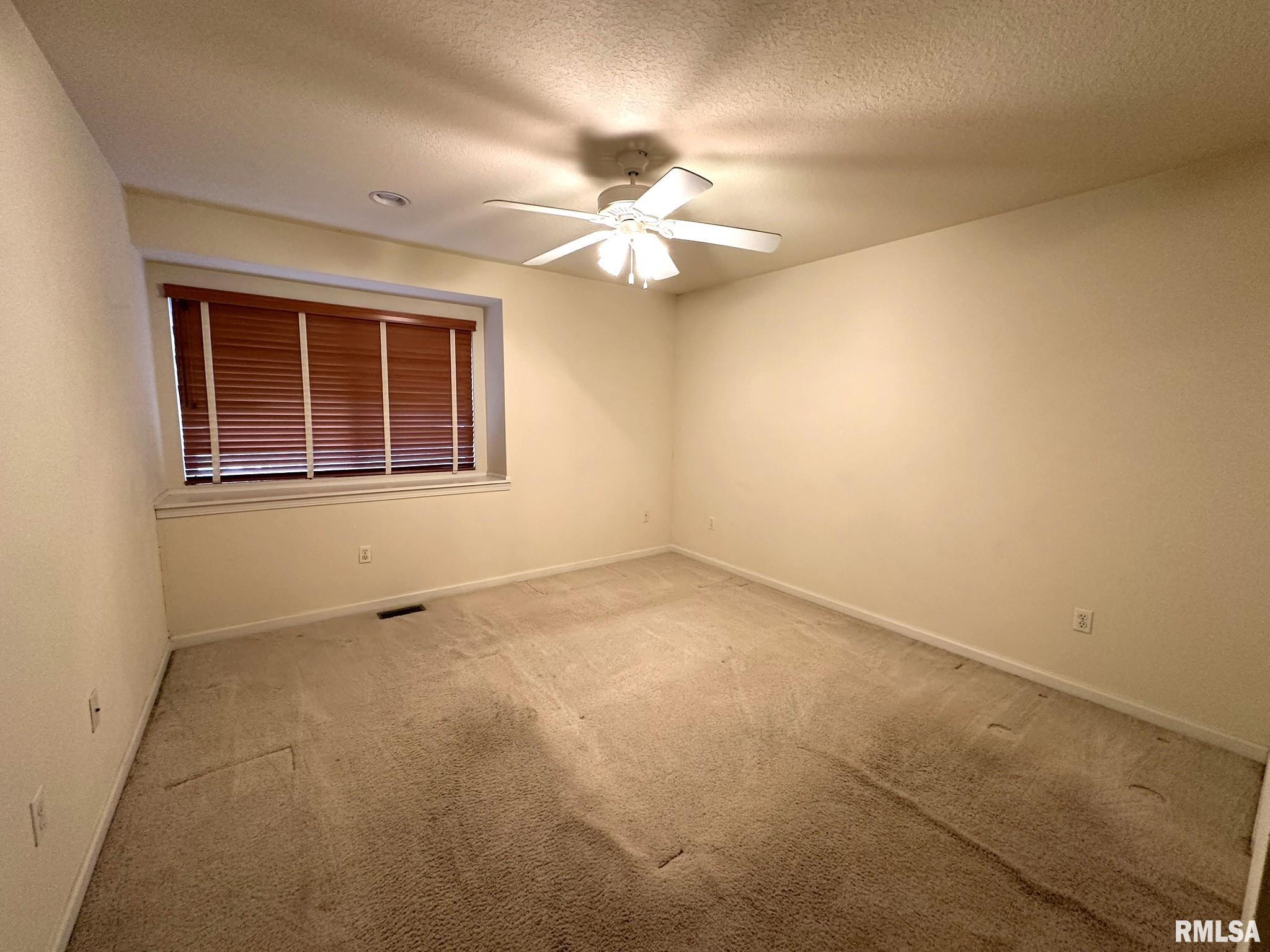 4571 N Thornhill Drive, Peoria, Illinois image 17