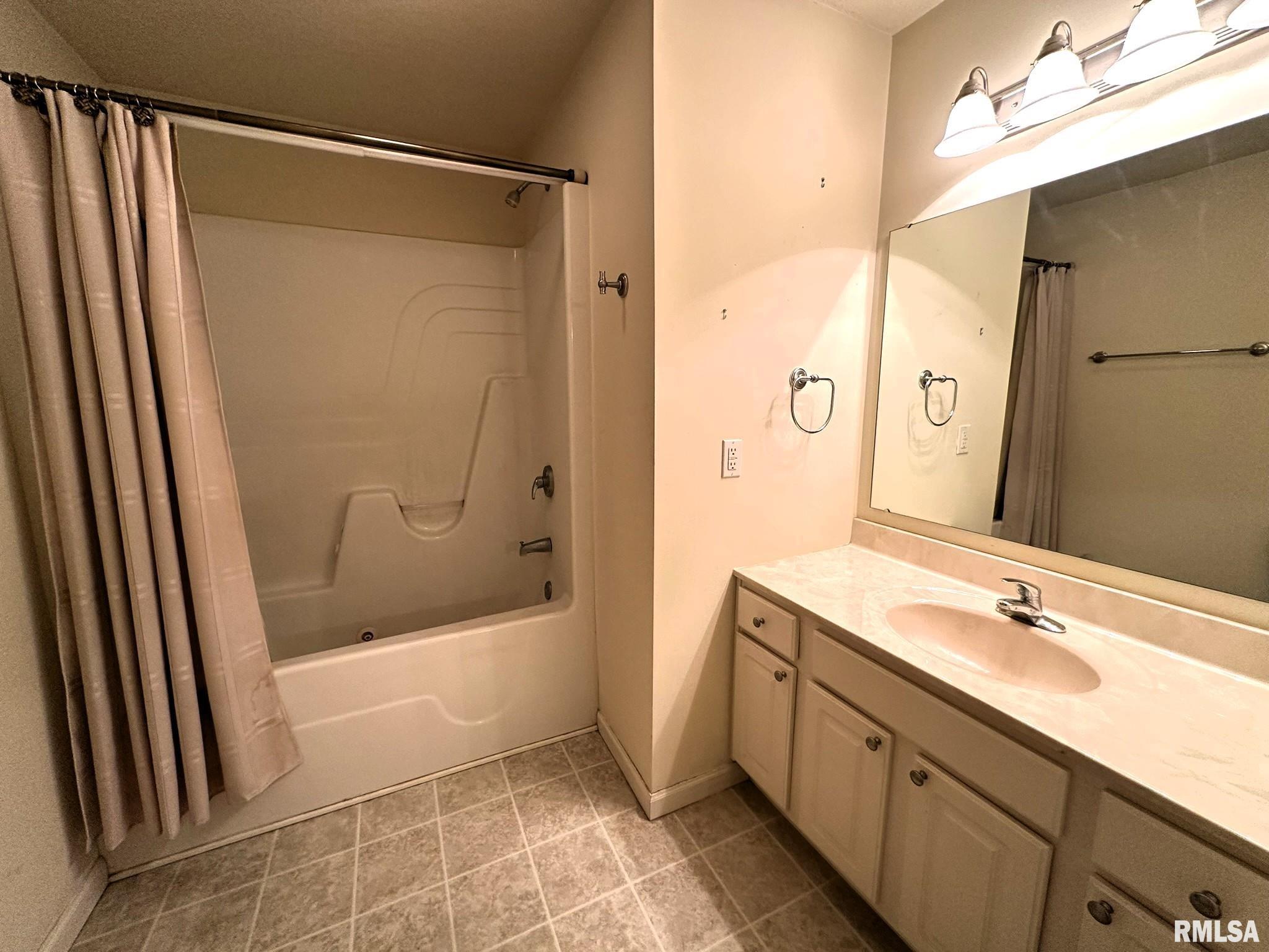 4571 N Thornhill Drive, Peoria, Illinois image 19