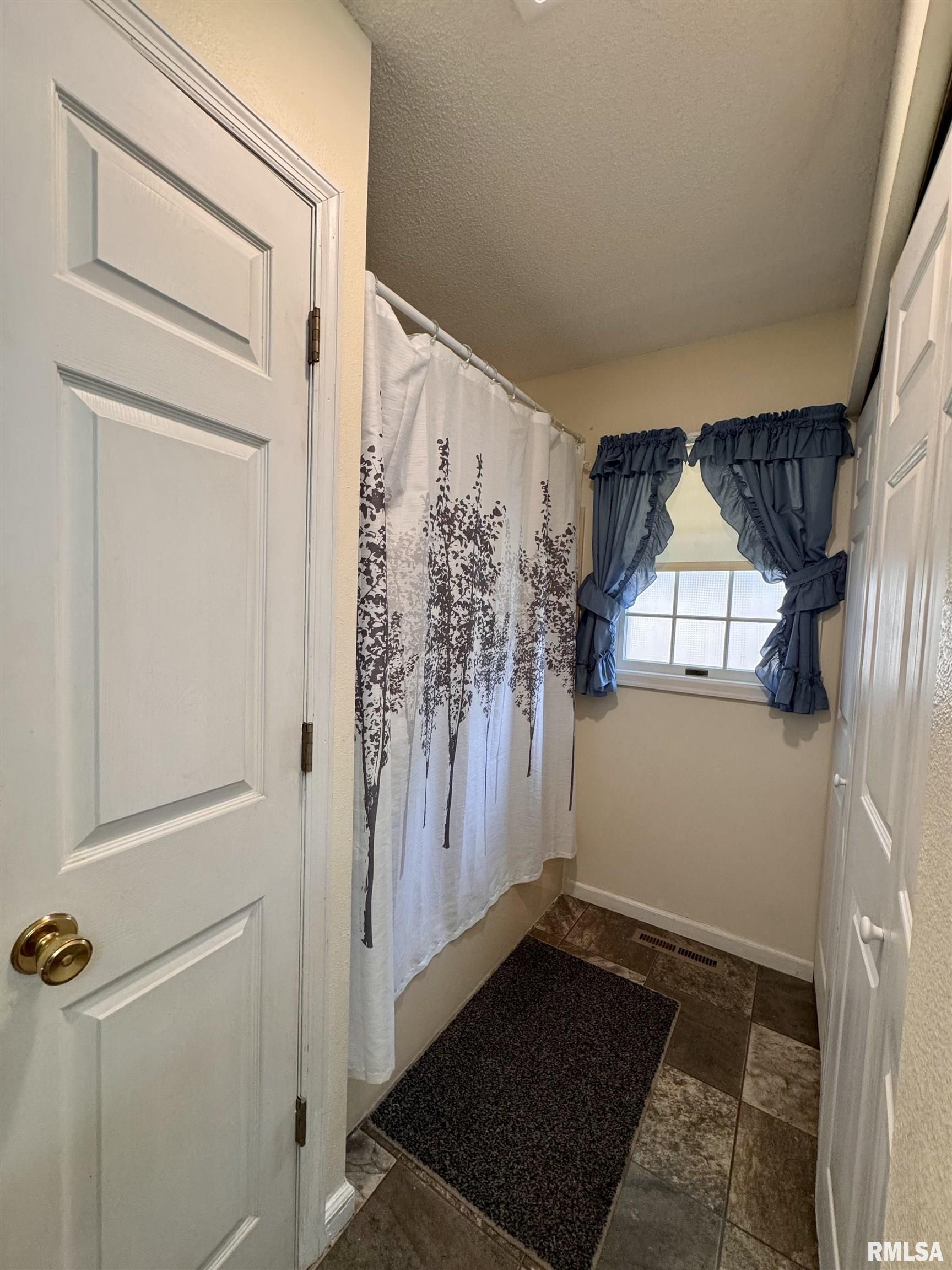 1612 Joyce Lane, Macomb, Illinois image 16