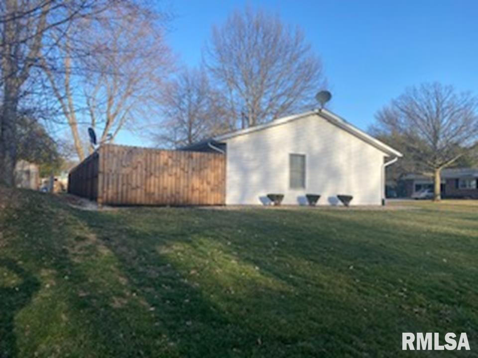 1612 Joyce Lane, Macomb, Illinois image 6