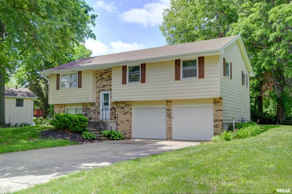 807 MEADOW DR, MACOMB, IL 61455 - Image 76ff1104c3a1d7eaadb3f39786f77a0f/2331289020