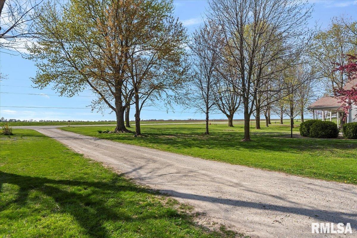32556 State Route 4, Girard, Illinois image 5