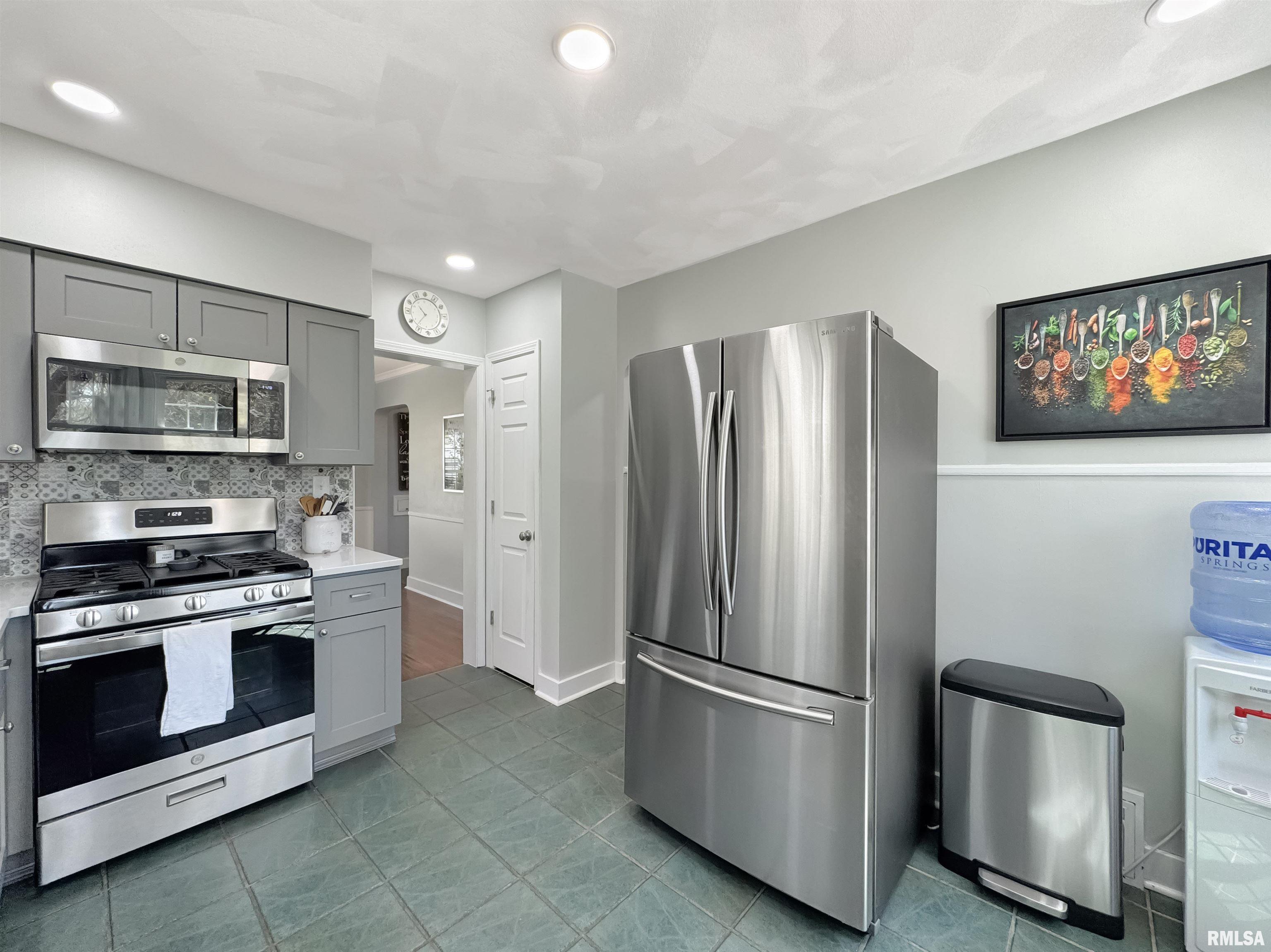 600 N Iris Court, West Peoria, Illinois image 10