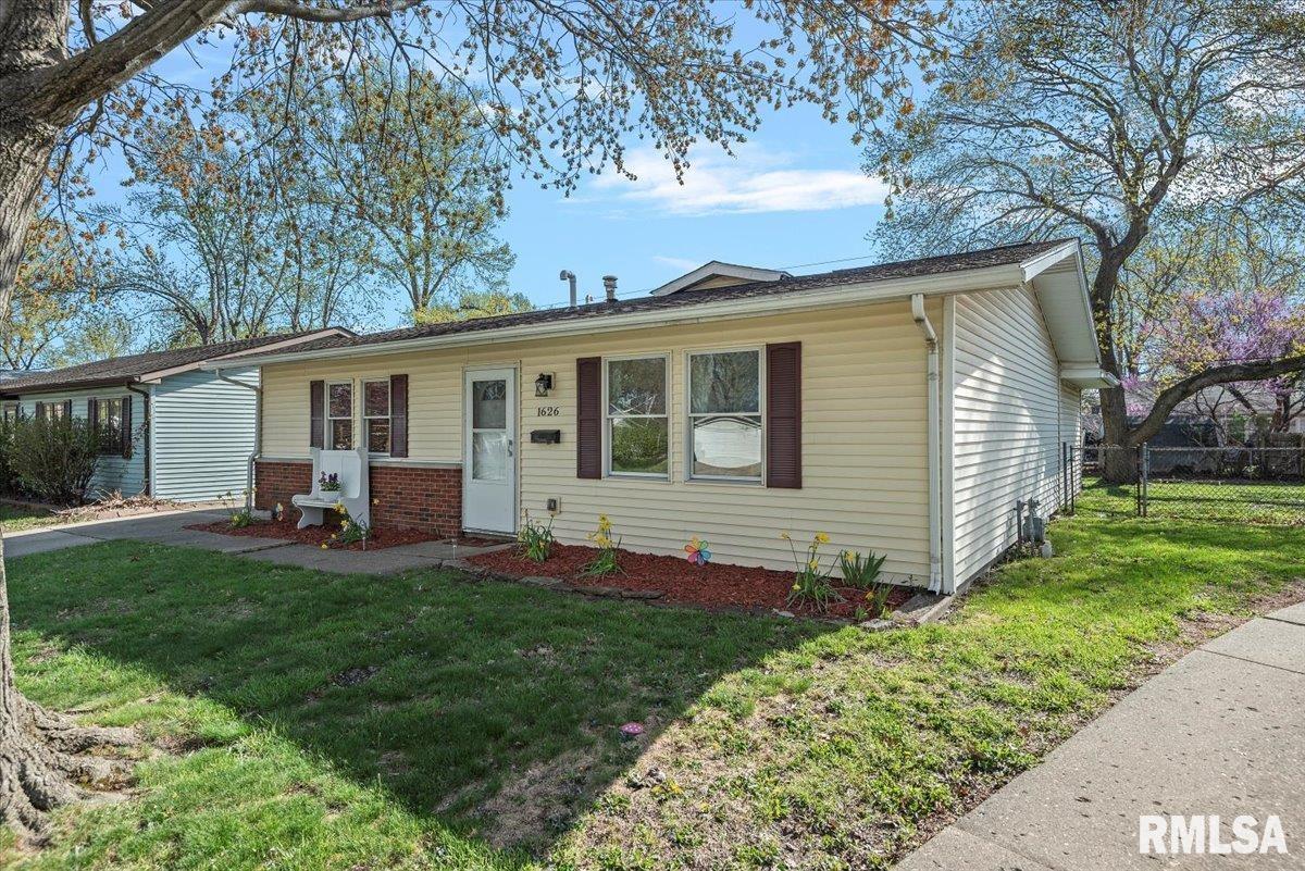 1626 Fairmont Drive, Springfield, Illinois image 2