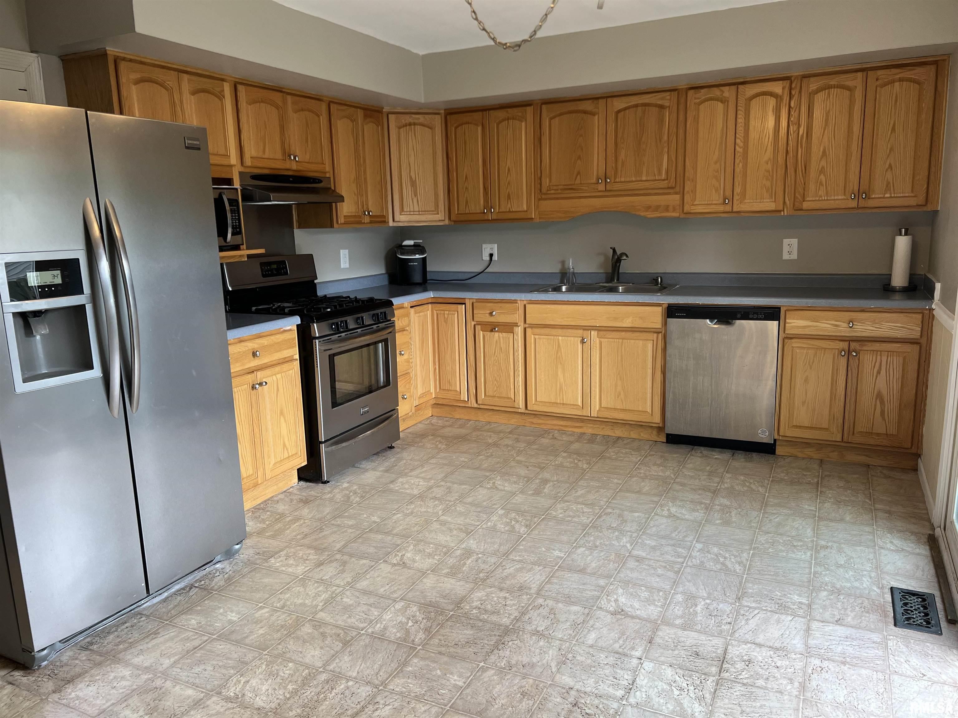 207 Mimosa Lane, Washington, Illinois image 13