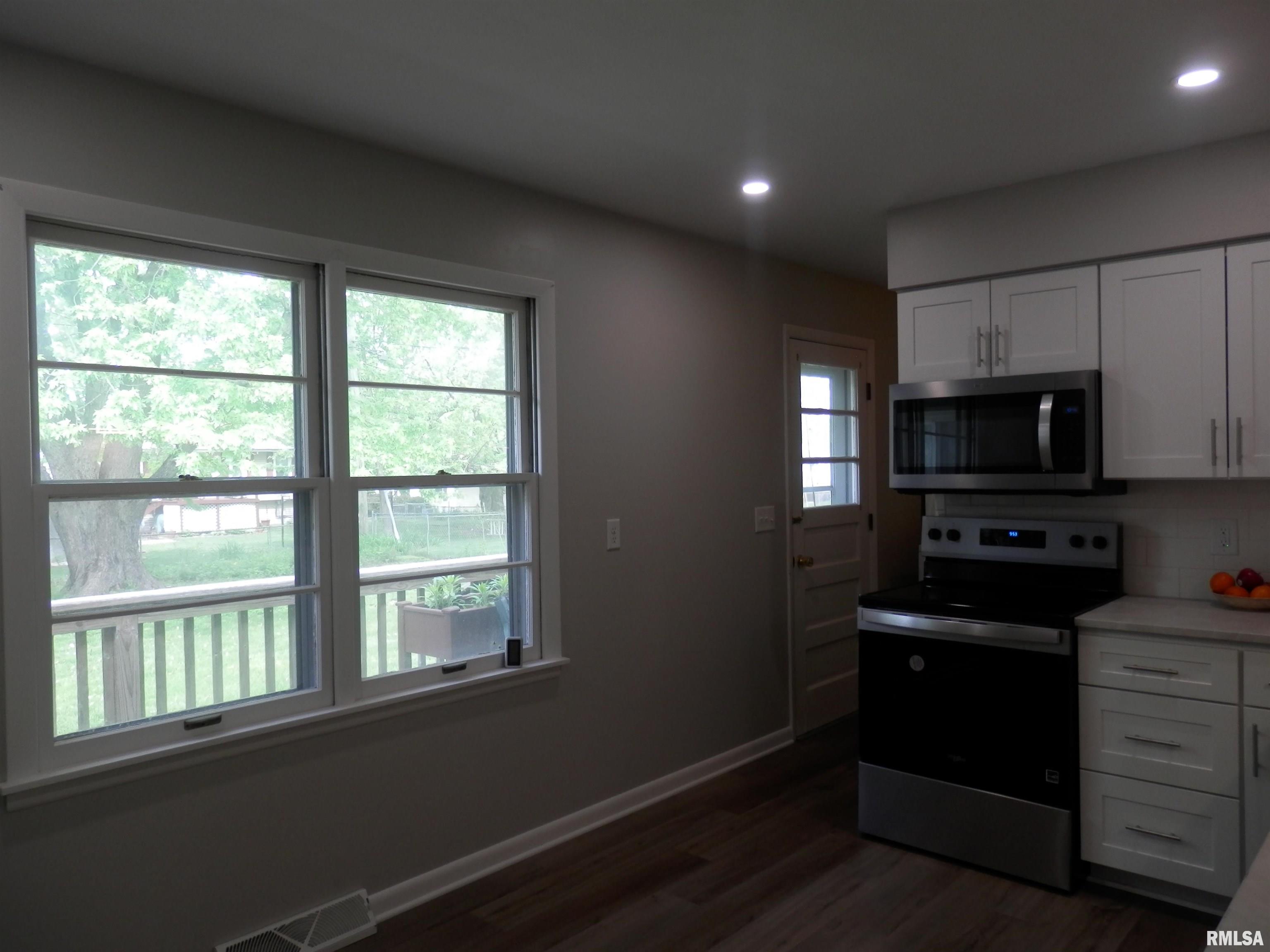 1658 Oriole Drive, Galesburg, Illinois image 16