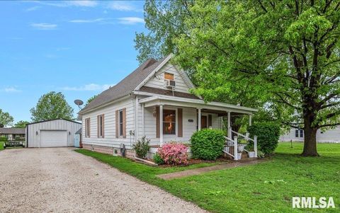 Photo of 332 E TREMONT Street, Waverly, IL 62692 (MLS # CA1043307)