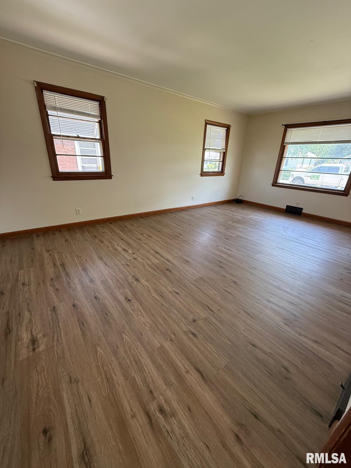 1030 Grandview Drive, Clinton, Iowa image 11
