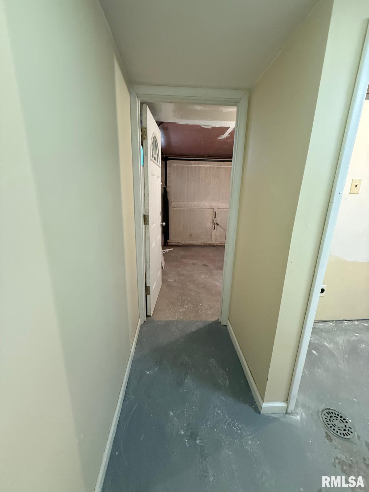 1030 Grandview Drive, Clinton, Iowa image 36