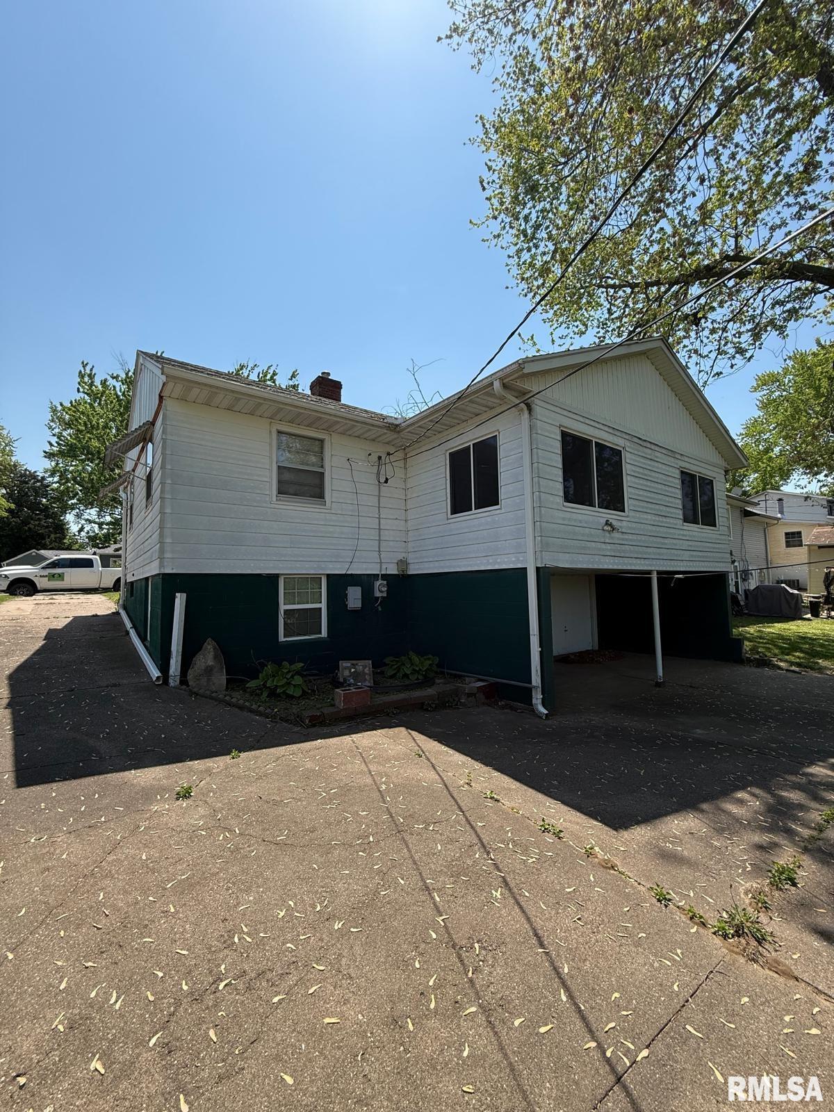 1030 Grandview Drive, Clinton, Iowa image 3