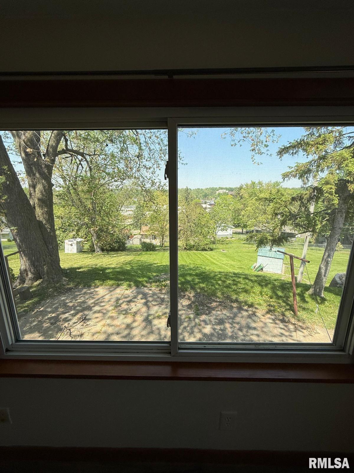 1030 Grandview Drive, Clinton, Iowa image 34